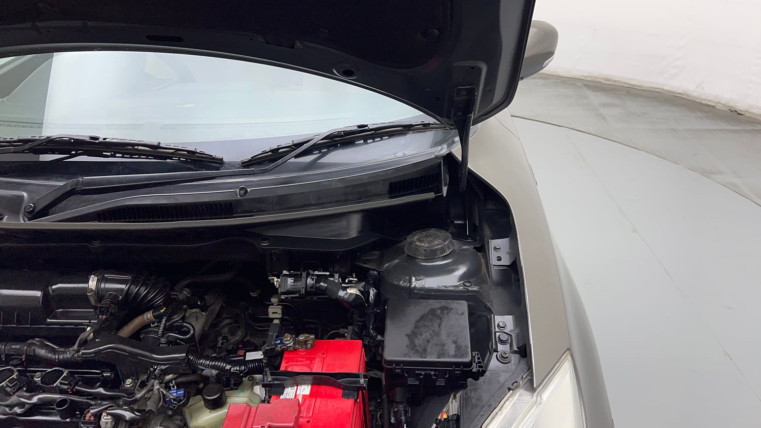 Used 2018 Maruti Suzuki Dzire VXi AMT Petrol Automatic engine ENGINE LEFT SIDE HINGE & APRON VIEW
