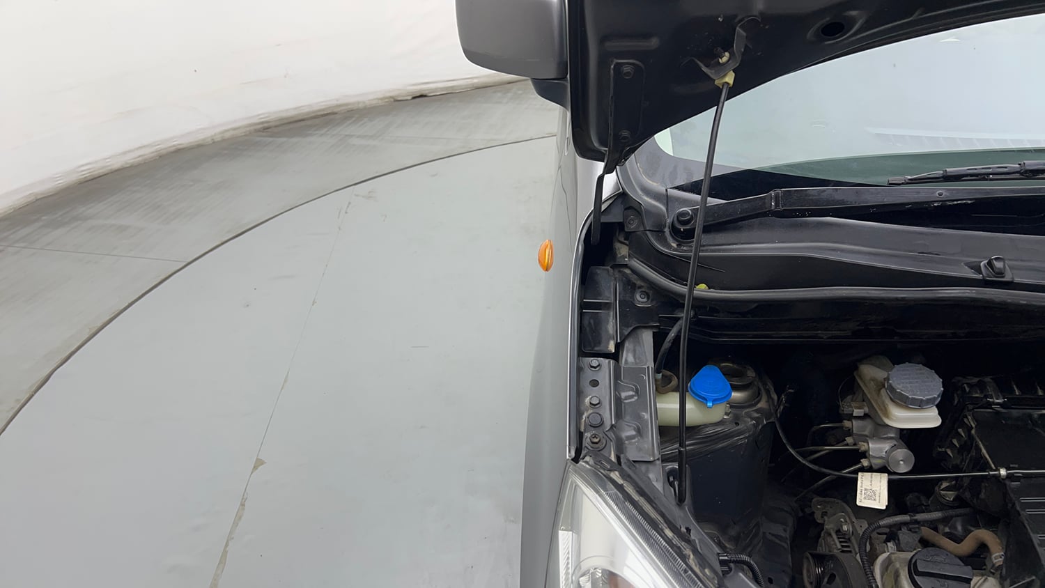 Used 2018 Maruti Suzuki Wagon R VXI Petrol Manual engine ENGINE RIGHT SIDE HINGE & APRON VIEW