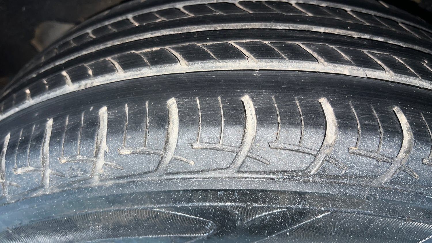 Used 2018 Maruti Suzuki Baleno Delta 1.3 Diesel Manual tyres LEFT REAR TYRE TREAD VIEW