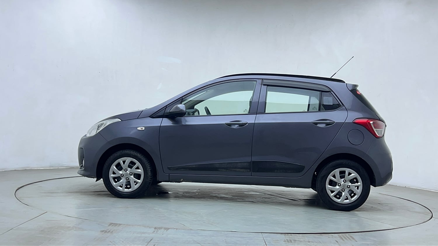 Used 2017 Hyundai Grand i10 Magna 1.2 Kappa VTVT Petrol Manual exterior LEFT SIDE VIEW