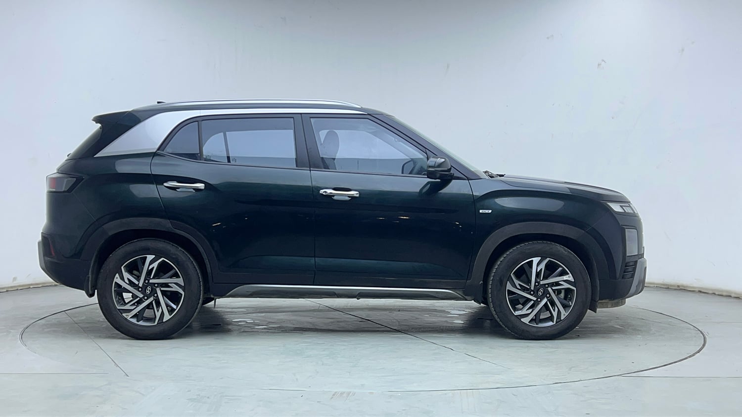 Used 2024 Hyundai Creta 1.5 Turbo Petrol DCT SX(O) Petrol Automatic exterior RIGHT SIDE VIEW