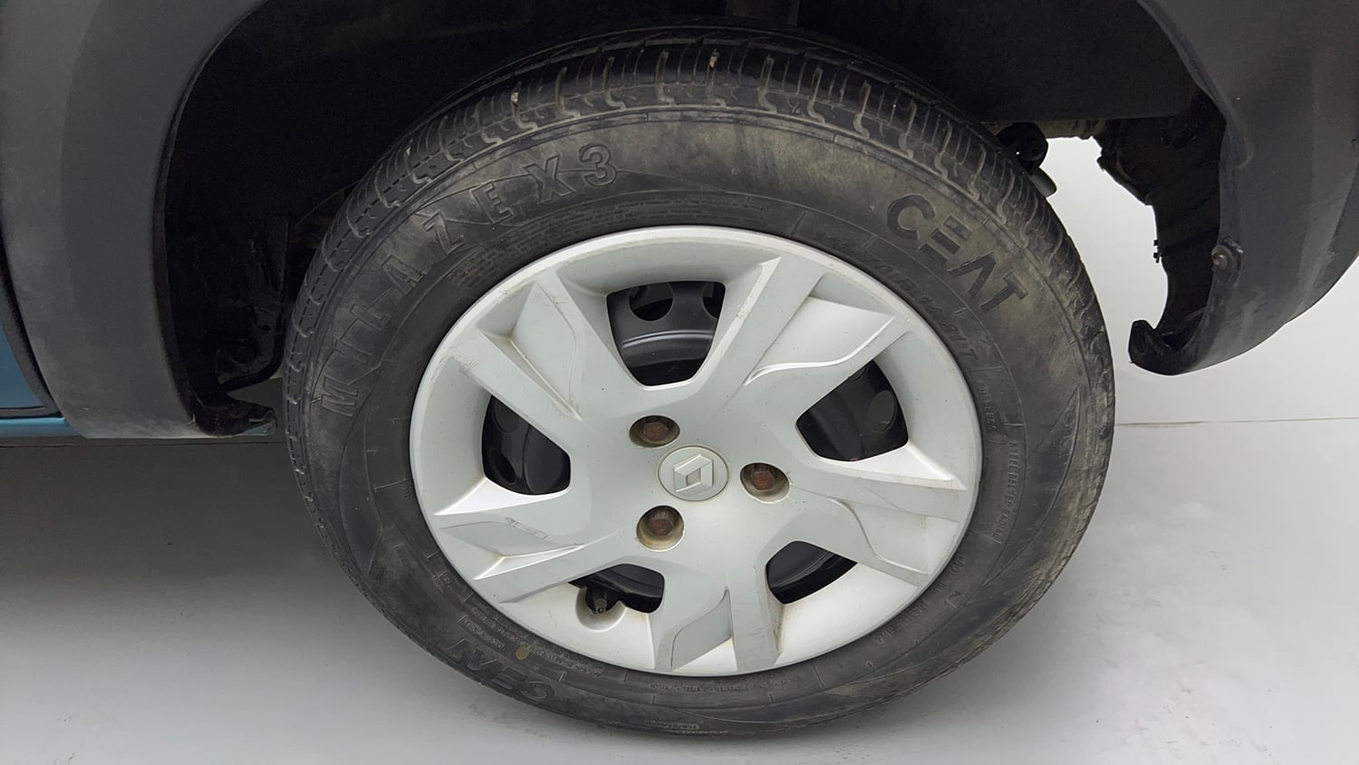 Used 2020 Renault Kwid RXL Petrol Manual tyres LEFT REAR TYRE RIM VIEW