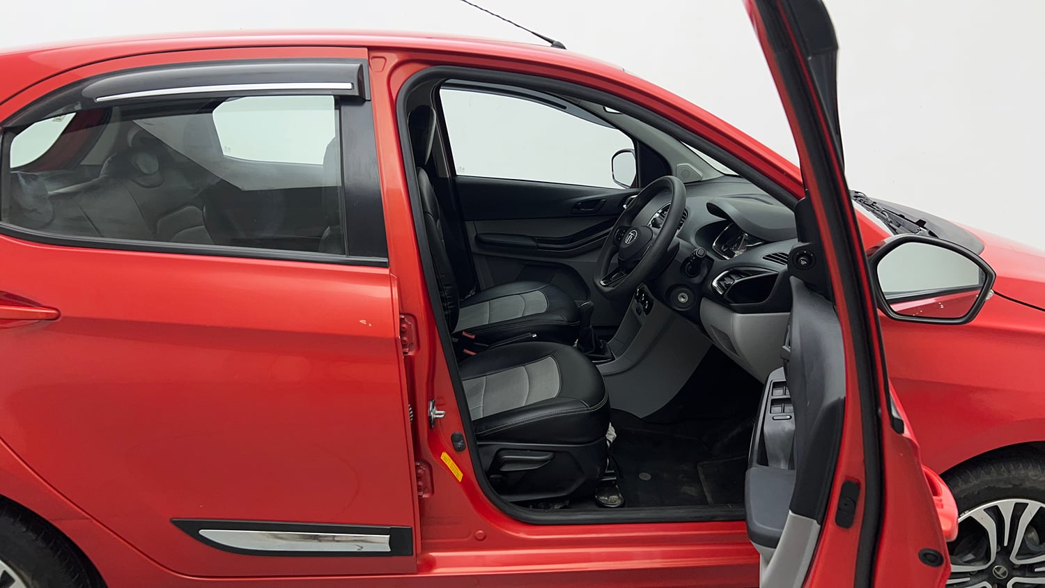 Used 2022 Tata Tiago XT Petrol Manual interior RIGHT SIDE FRONT DOOR CABIN VIEW
