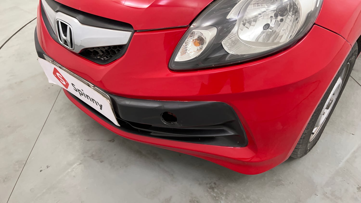 Used 2014 Honda Brio EX MT Petrol Manual dents MINOR SCRATCH