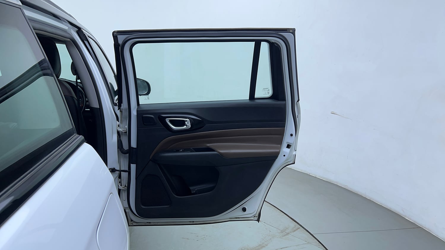 Used 2022 Jeep Meridian Limited (O) 4X2 AT Diesel Automatic interior RIGHT REAR DOOR OPEN VIEW