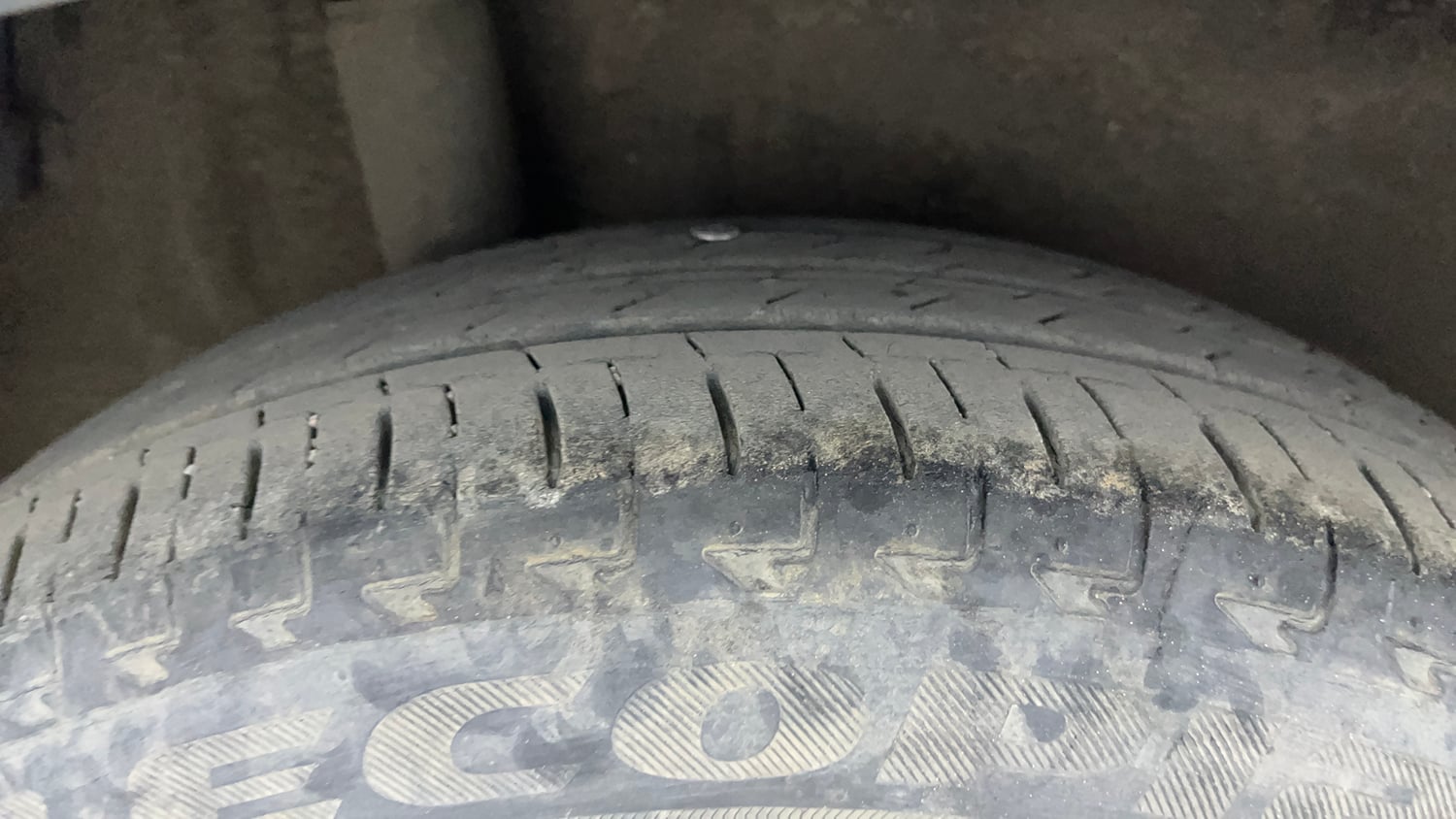 Used 2022 Maruti Suzuki Ignis Delta 1.2 AMT Petrol Automatic tyres RIGHT REAR TYRE TREAD VIEW