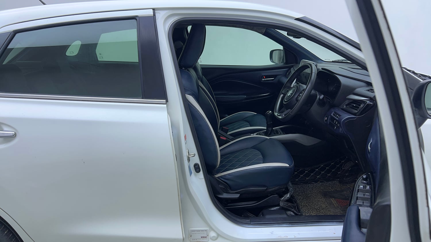 Used 2022 Maruti Suzuki Baleno Alpha MT Petrol Manual interior RIGHT SIDE FRONT DOOR CABIN VIEW