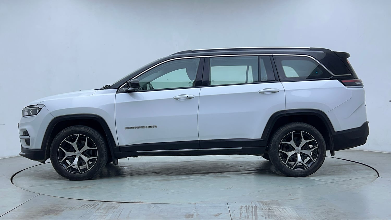 Used 2022 Jeep Meridian Limited (O) 4X2 AT Diesel Automatic exterior LEFT SIDE VIEW