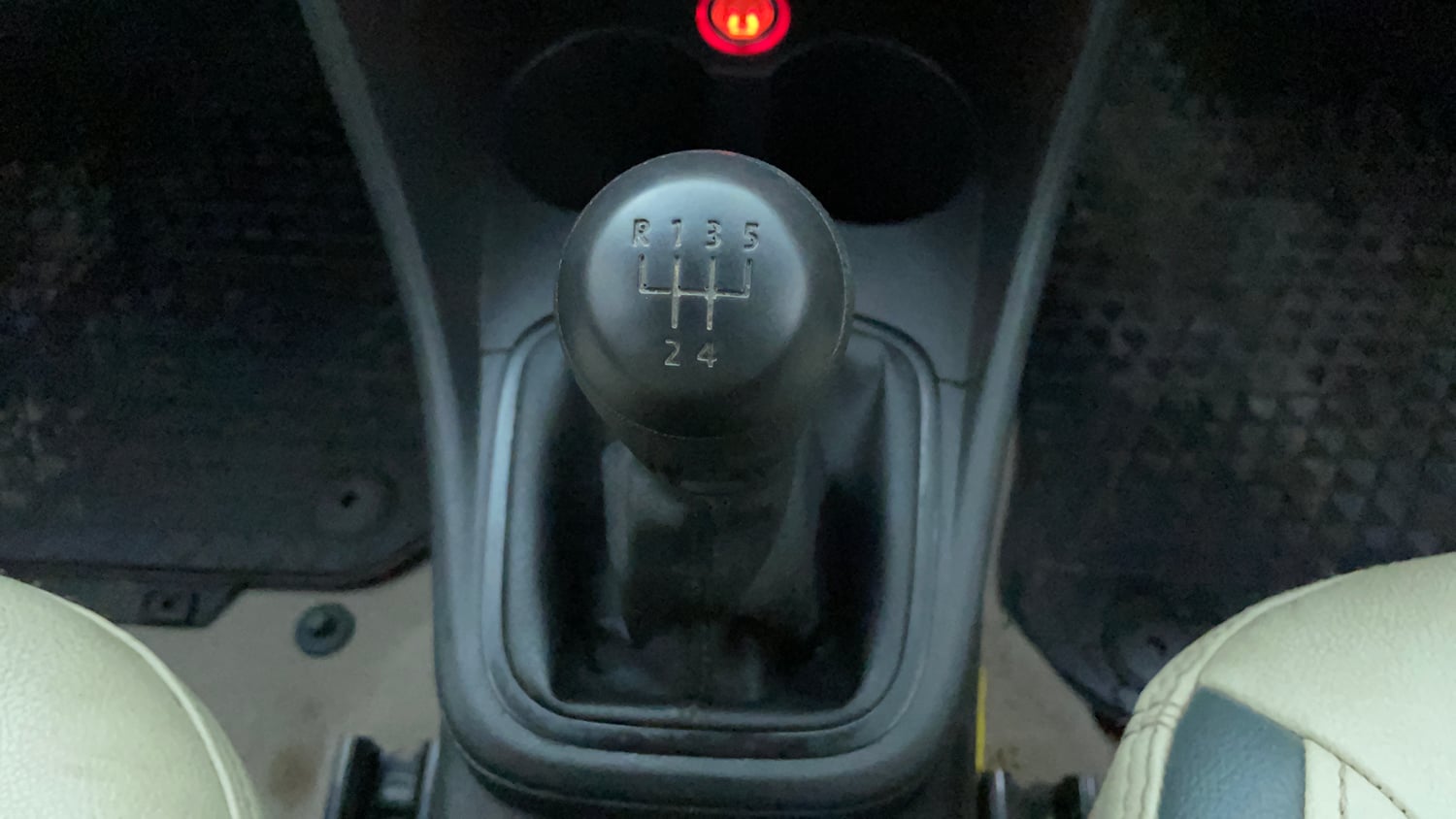 Used 2014 Volkswagen Polo Comfortline 1.2L (P) Petrol Manual interior GEAR  KNOB VIEW