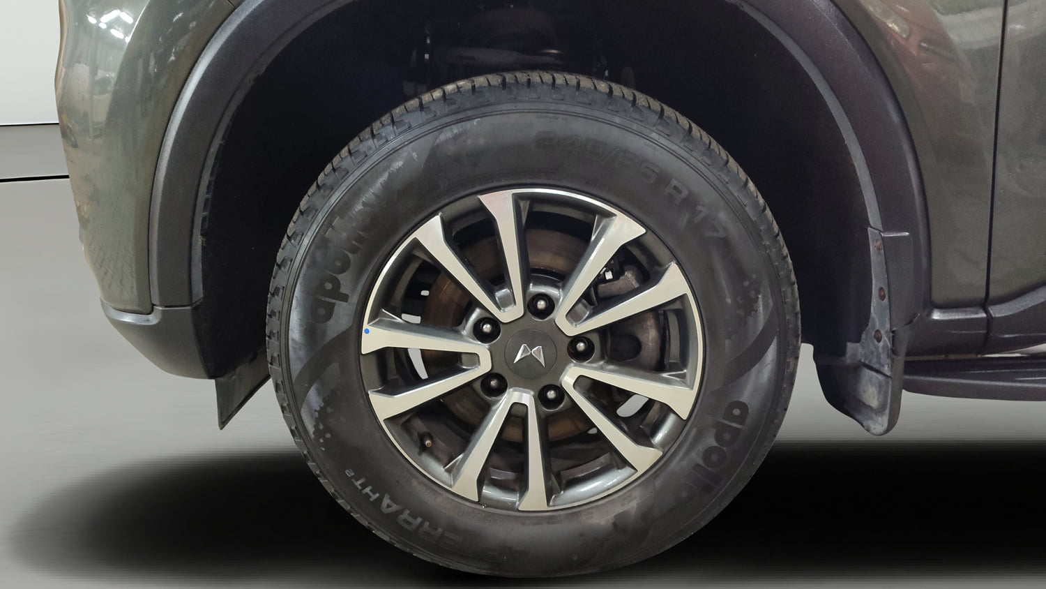 Used 2022 Mahindra Scorpio N Z8 L Petrol MT 7 STR Petrol Manual tyres LEFT FRONT TYRE RIM VIEW