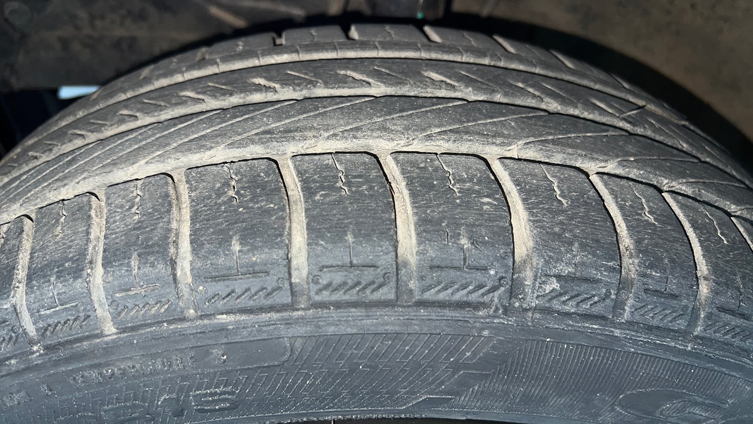 Used 2018 Maruti Suzuki Dzire VXi AMT Petrol Automatic tyres LEFT FRONT TYRE TREAD VIEW