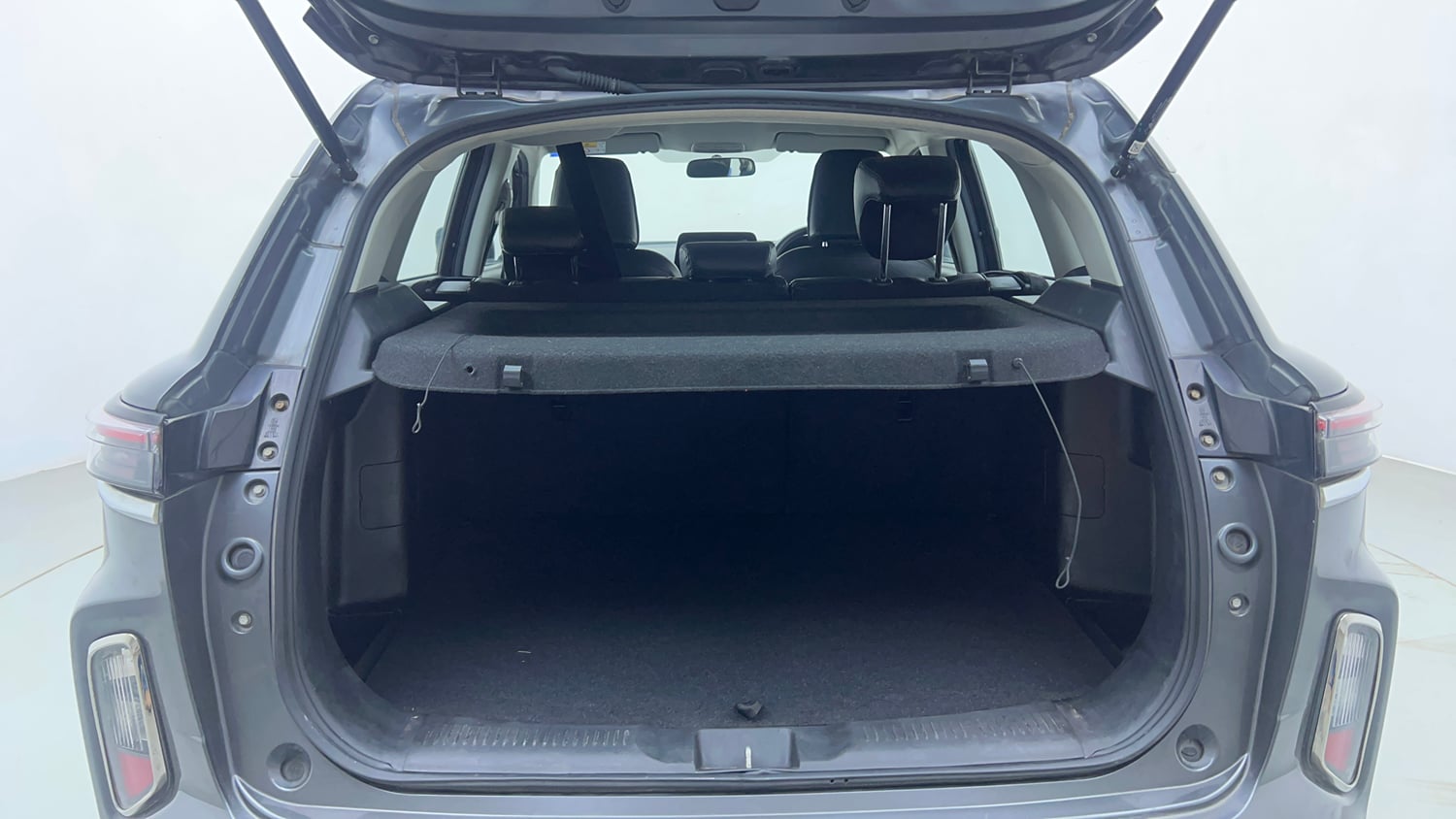 Used 2023 Maruti Suzuki Grand Vitara Delta Smart Hybrid AT Petrol Automatic interior DICKY INSIDE VIEW