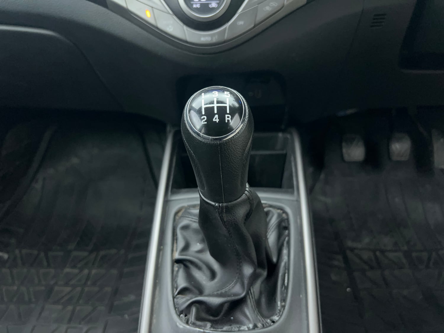 Used 2019 Maruti Suzuki Baleno Delta Petrol Manual interior GEAR  KNOB VIEW