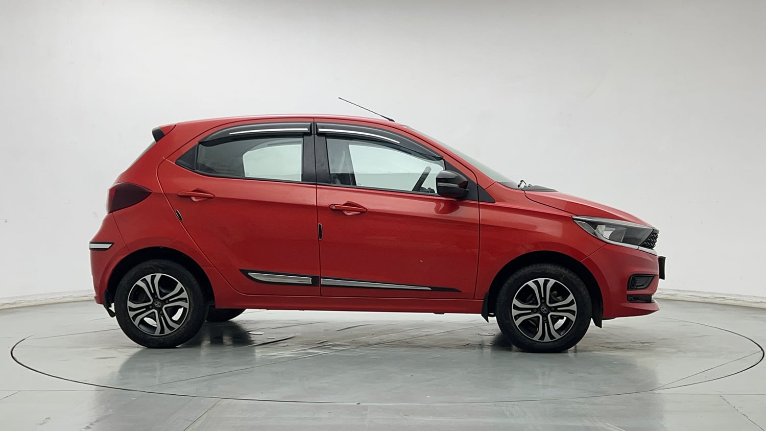 Used 2022 Tata Tiago XT Petrol Manual exterior RIGHT SIDE VIEW