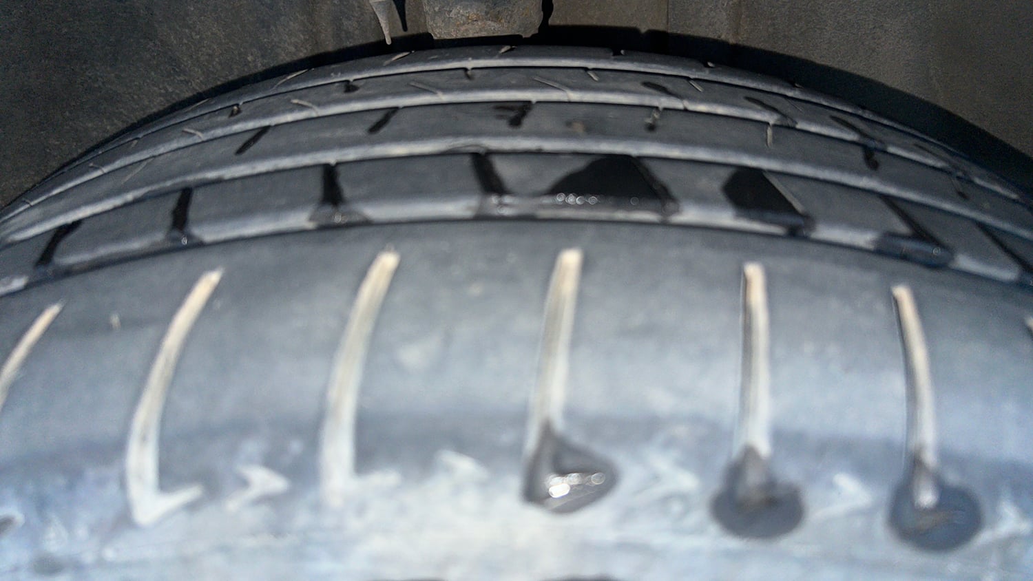 Used 2022 Jeep Meridian Limited (O) 4X2 AT Diesel Automatic tyres RIGHT FRONT TYRE TREAD VIEW