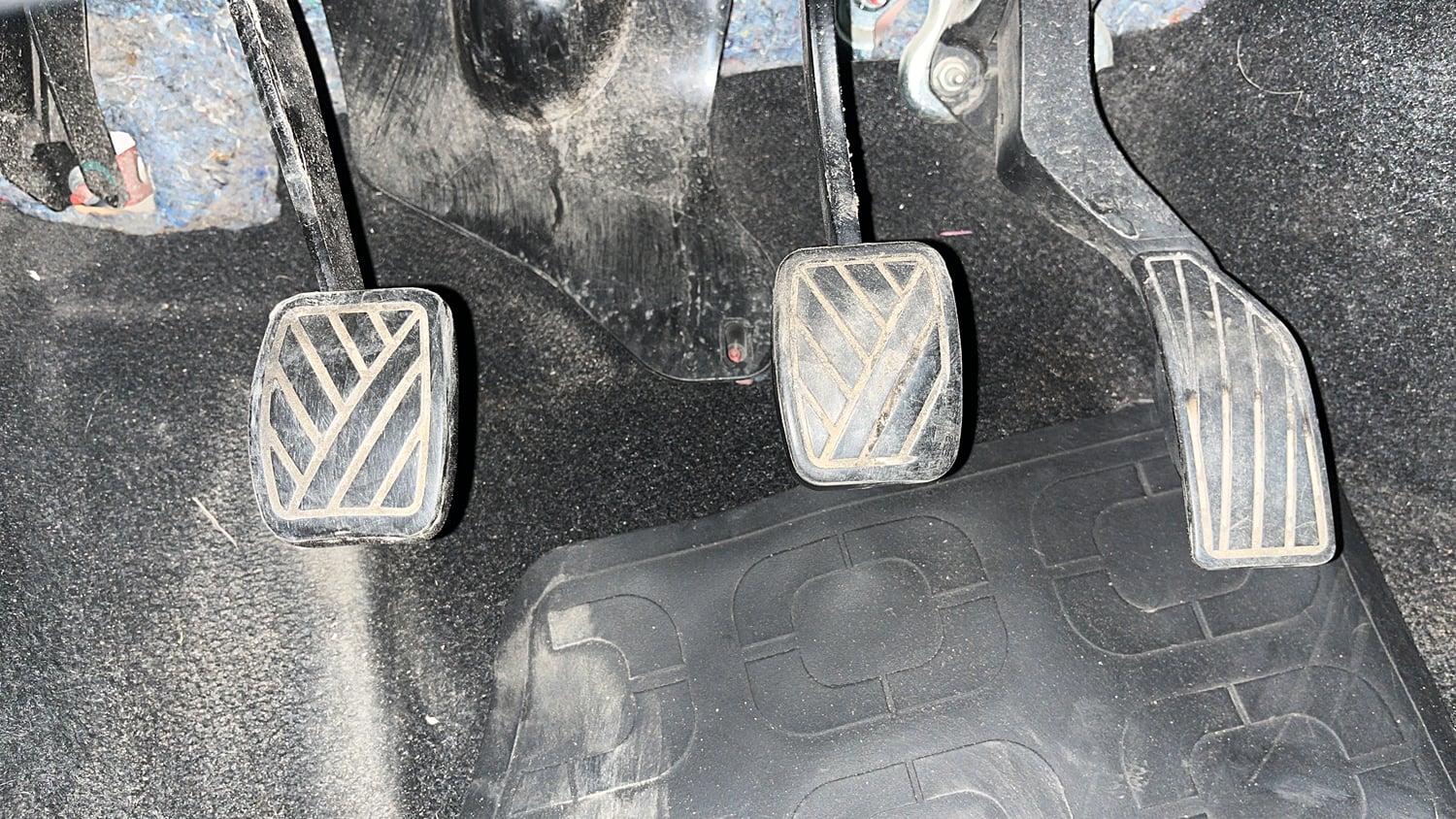 Used 2014 Maruti Suzuki Swift ZXi Petrol Manual interior PEDALS VIEW
