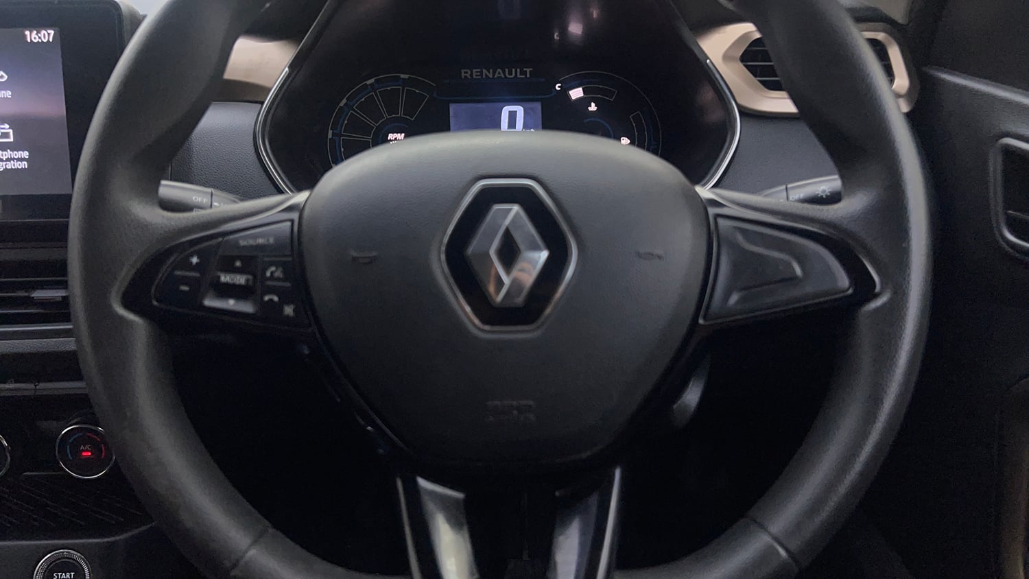 Used 2021 Renault Kiger RXT 1.0 Turbo MT Dual Tone Petrol Manual top_features Airbags