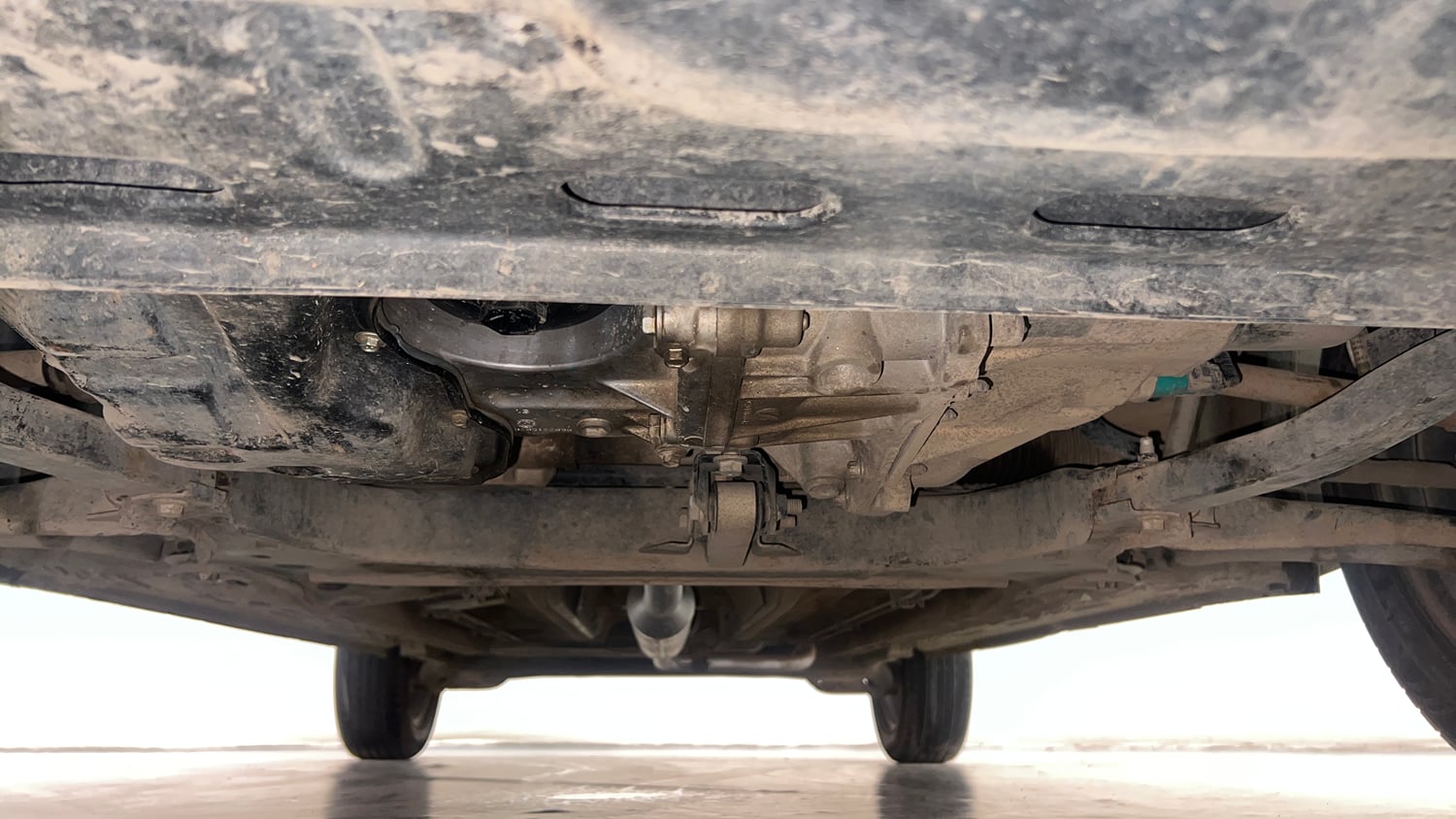 Used 2021 Renault Kiger RXT 1.0 Turbo MT Dual Tone Petrol Manual extra FRONT LEFT UNDERBODY VIEW
