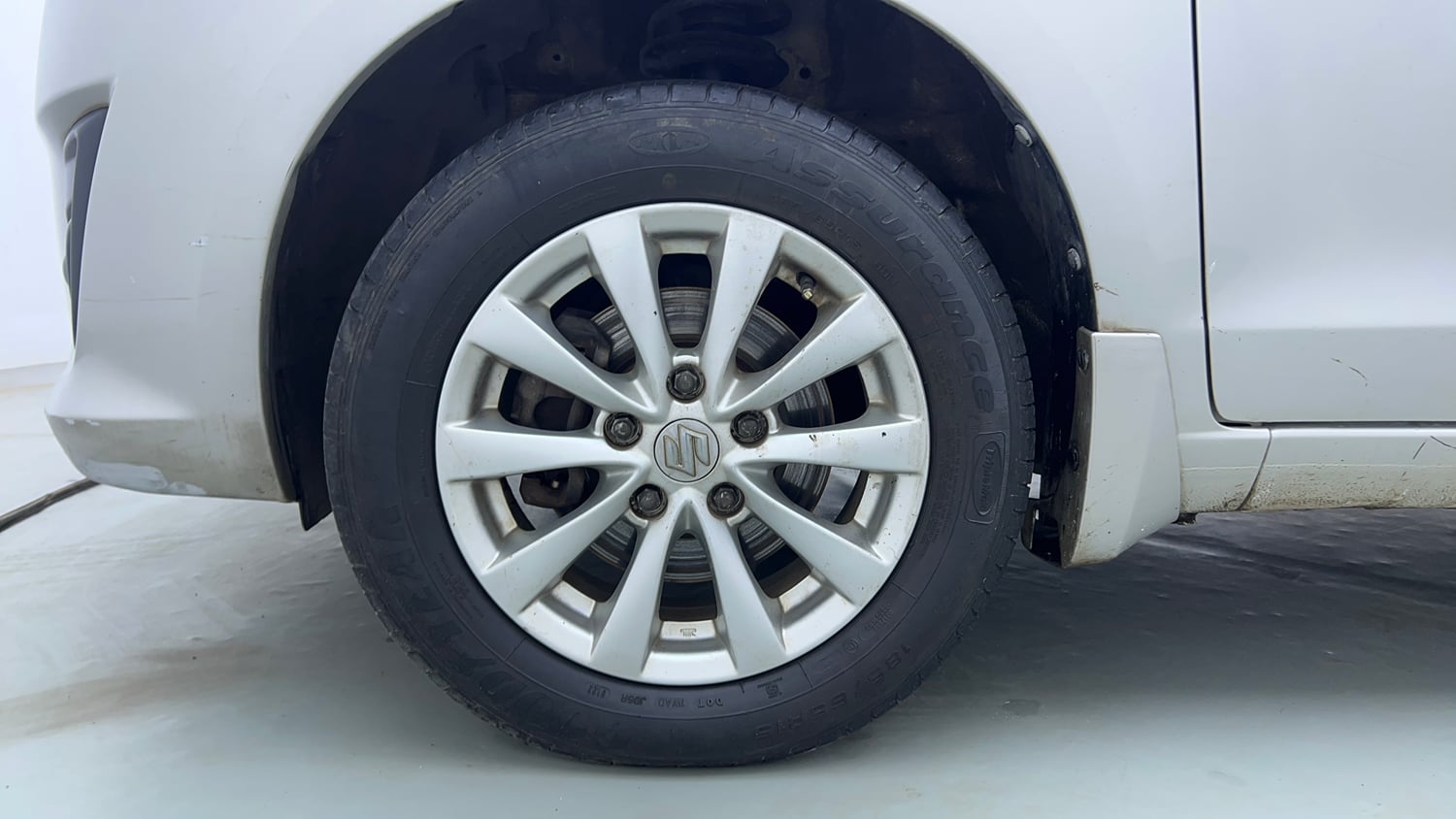 Used 2015 Maruti Suzuki Ertiga ZXi Petrol Manual tyres LEFT FRONT TYRE RIM VIEW