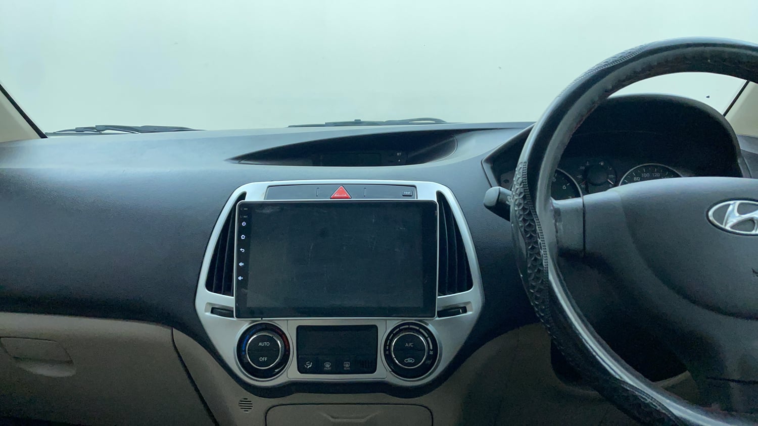 Used 2013 Hyundai i20 Magna (O) 1.2 Petrol Manual interior MUSIC SYSTEM & AC CONTROL VIEW