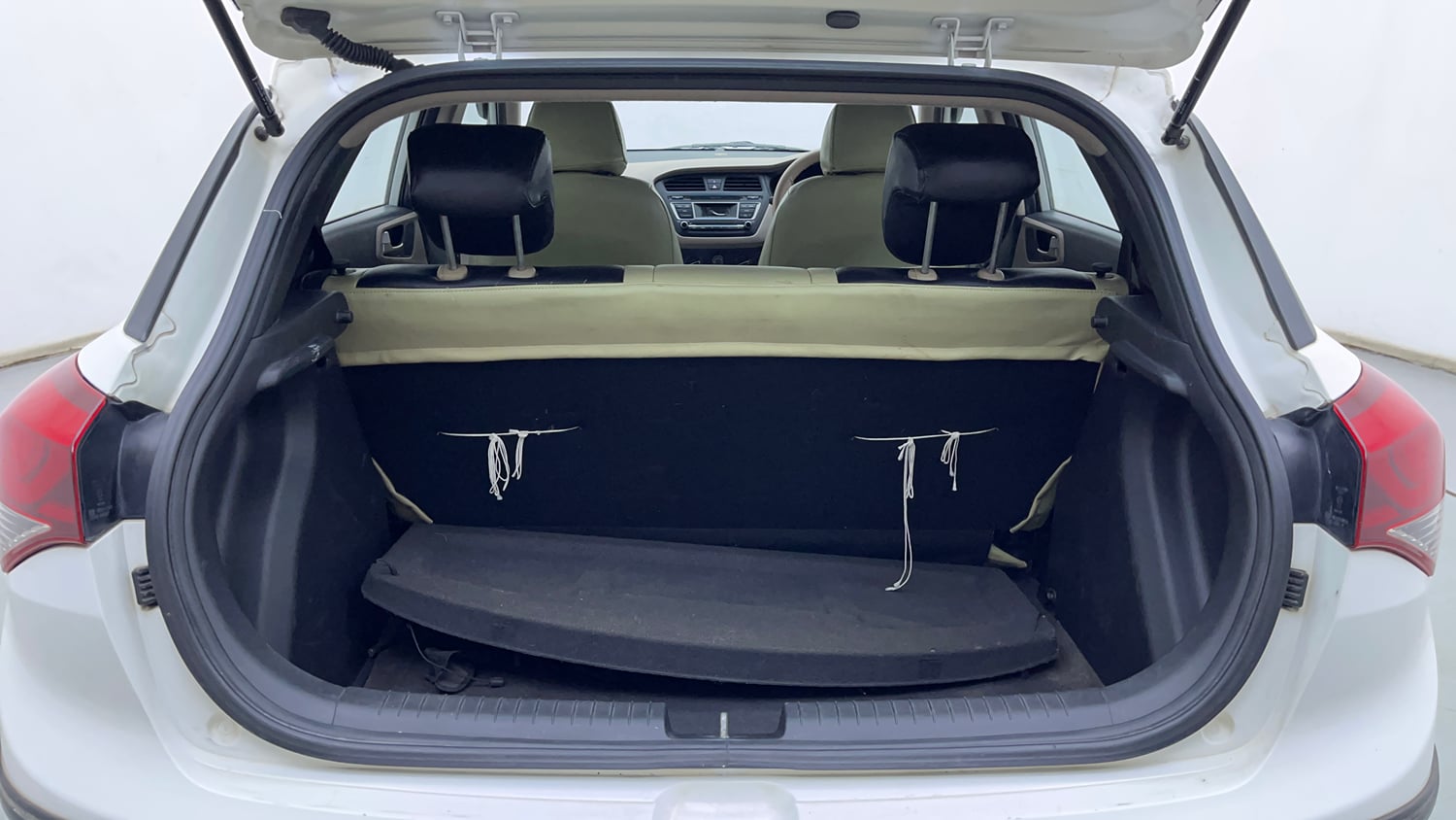 Used 2015 Hyundai Elite i20 Magna 1.2 Petrol Manual interior DICKY INSIDE VIEW