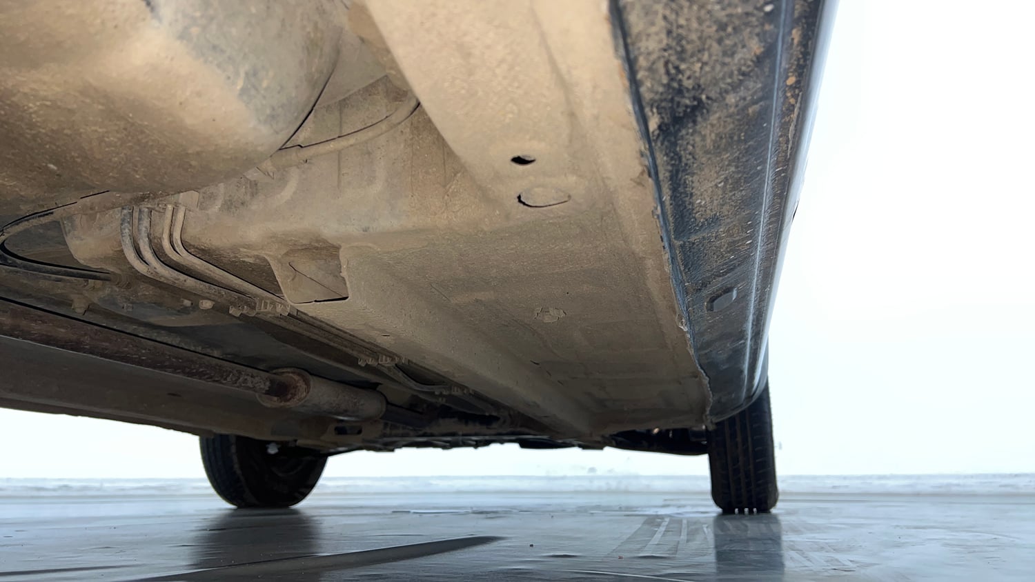 Used 2016 Renault Kwid RXT Petrol Manual extra REAR RIGHT UNDERBODY VIEW
