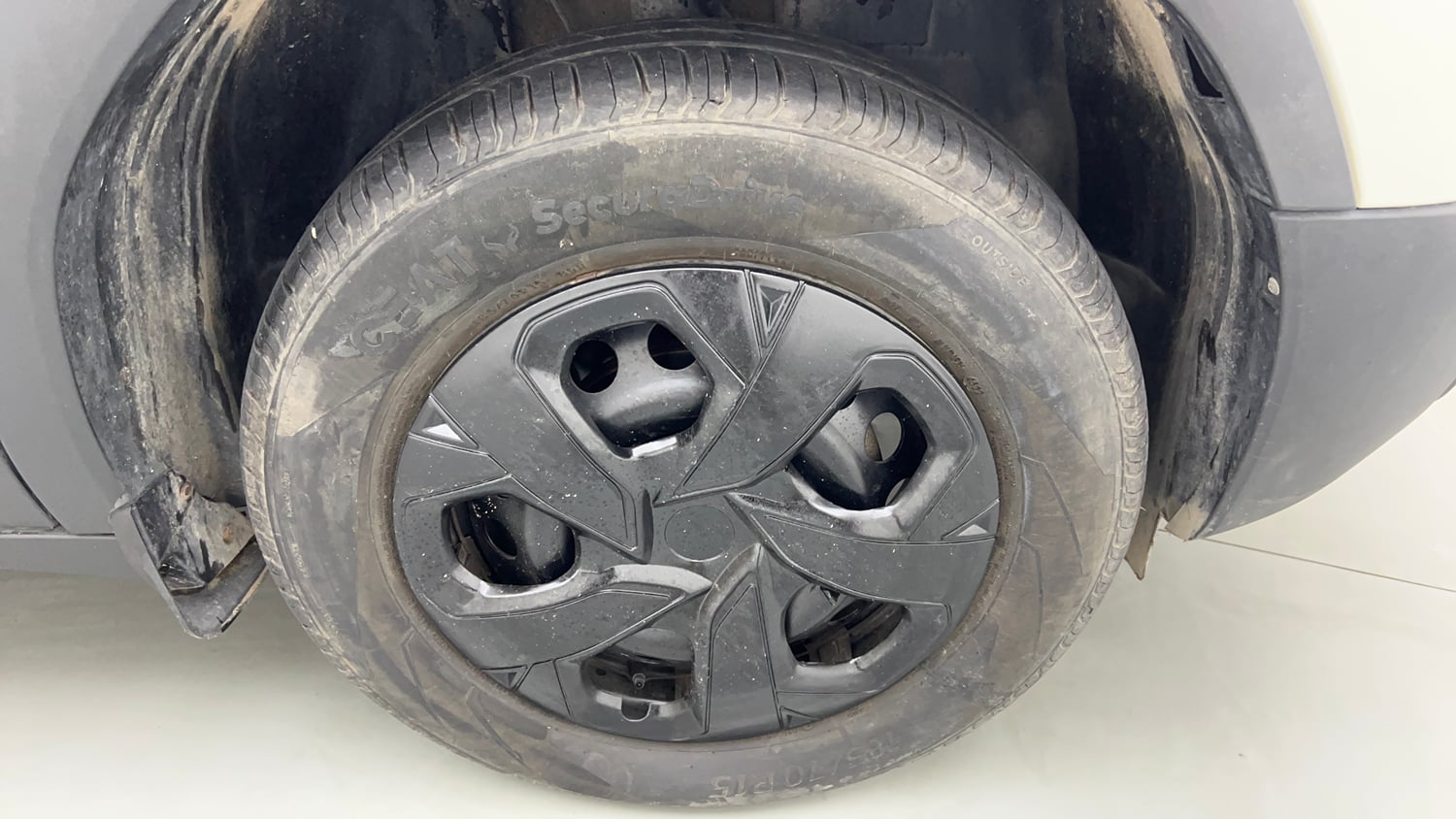 Used 2023 Tata Punch Pure MT Petrol Manual tyres RIGHT FRONT TYRE RIM VIEW