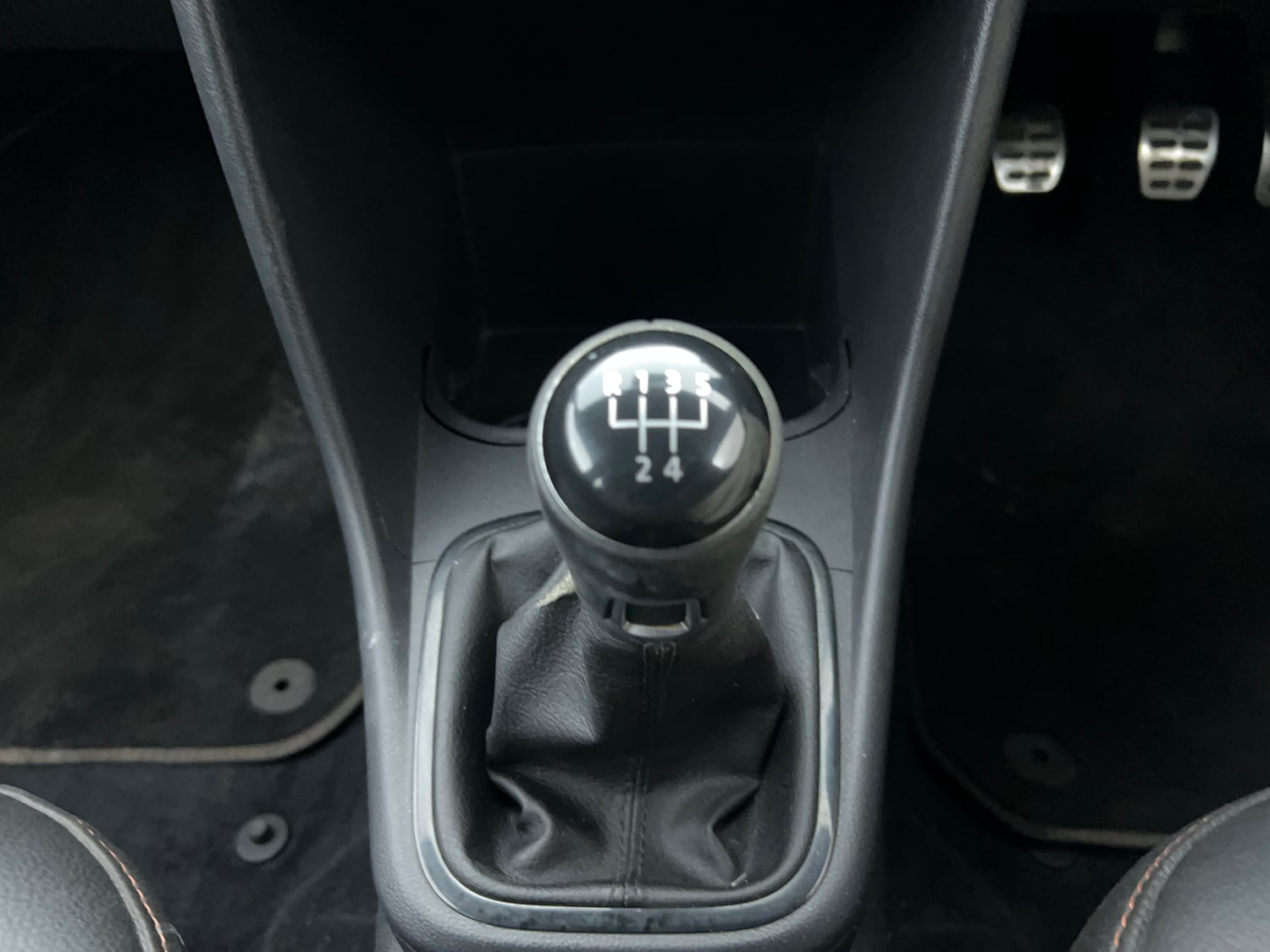 Used 2017 Volkswagen Vento Allstar 1.6 (P) Petrol Manual interior GEAR  KNOB VIEW