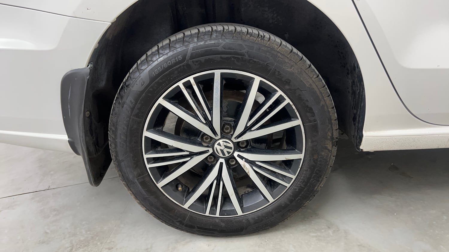 Used 2019 Volkswagen Vento Highline 1.5 (D) Diesel Manual tyres RIGHT REAR TYRE RIM VIEW