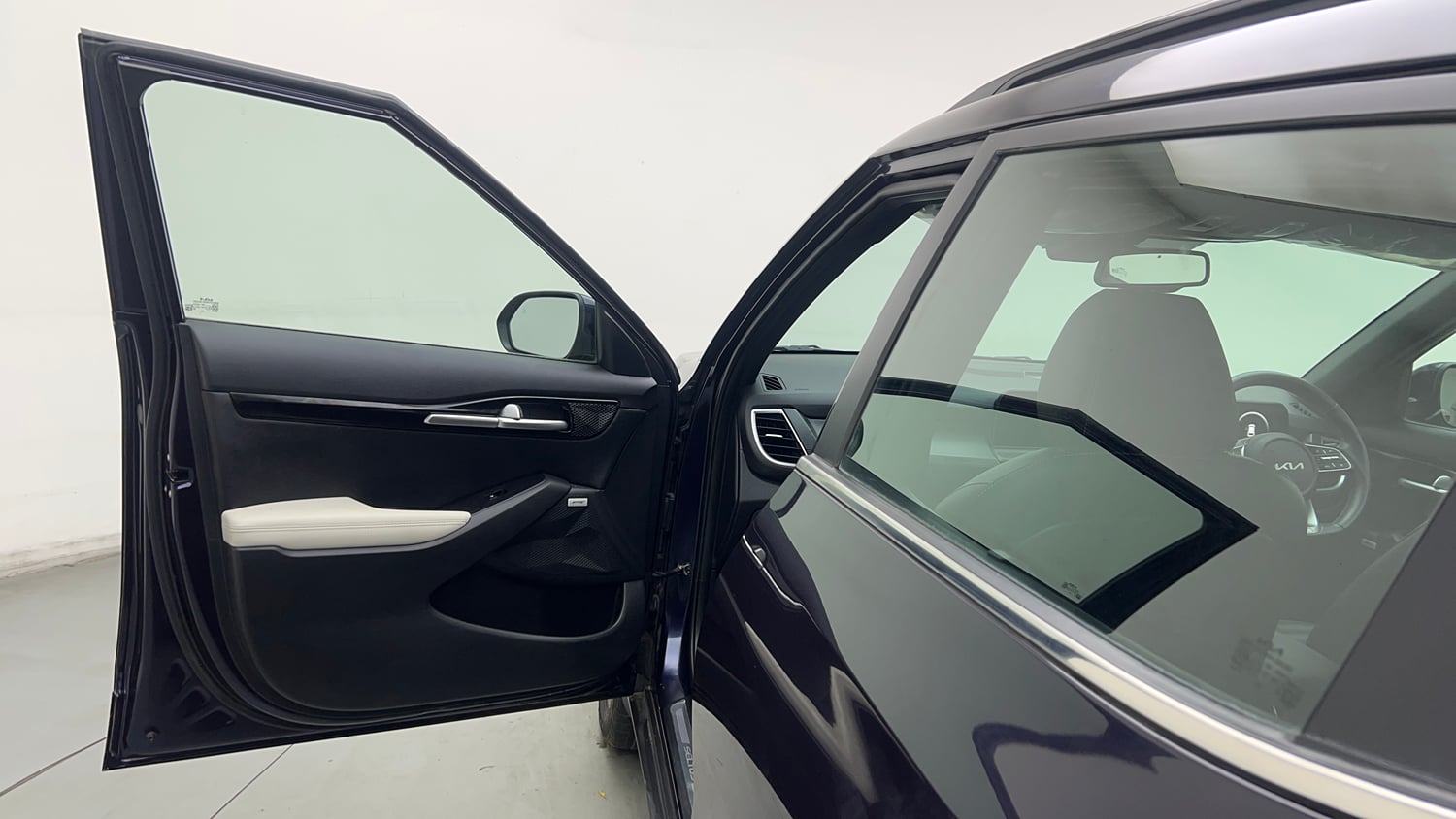 Used 2024 Kia Seltos GTX Plus 1.5 Turbo Petrol DCT Petrol Automatic interior LEFT FRONT DOOR OPEN VIEW