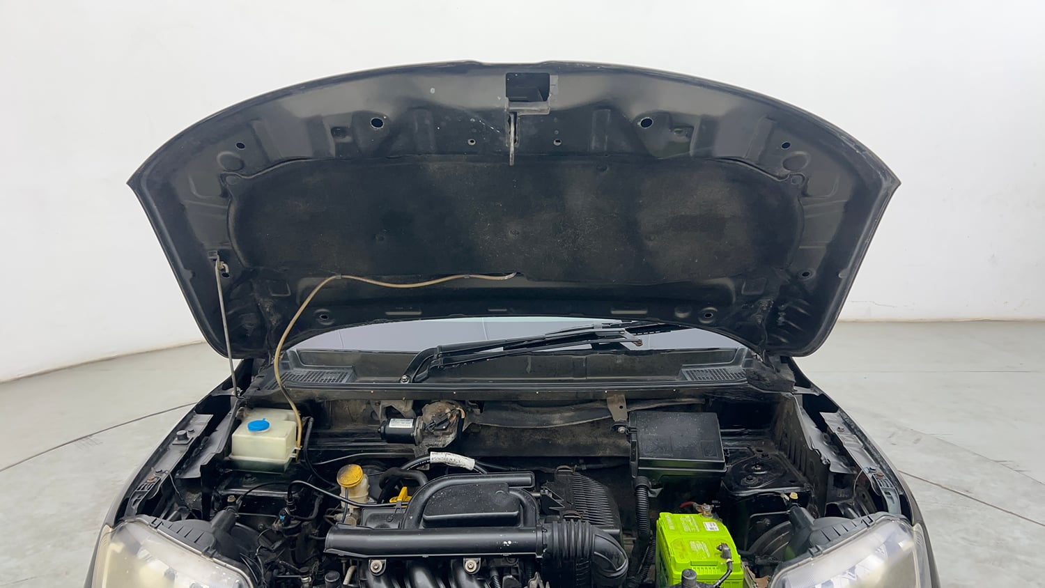 Used 2016 Renault Kwid RXL Petrol Manual engine ENGINE & BONNET OPEN FRONT VIEW
