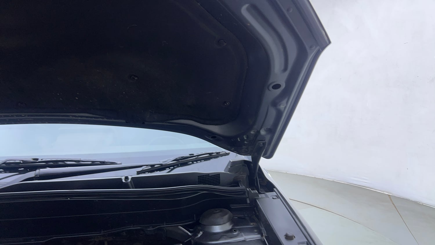 Used 2023 Maruti Suzuki Grand Vitara Delta Smart Hybrid AT Petrol Automatic engine ENGINE LEFT SIDE HINGE & APRON VIEW
