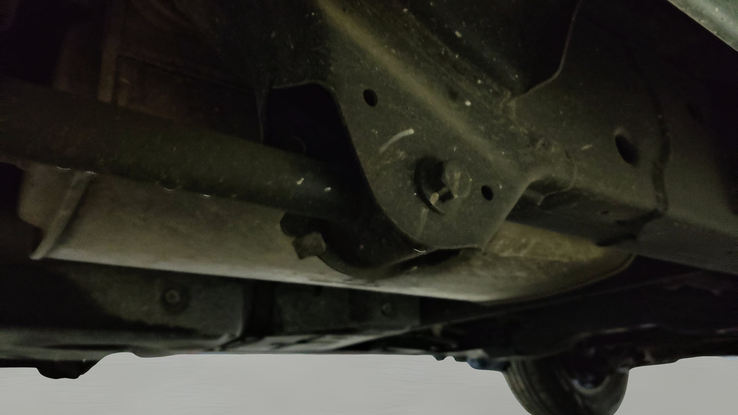 Used 2022 Mahindra Scorpio N Z8 L Petrol MT 7 STR Petrol Manual extra REAR RIGHT UNDERBODY VIEW
