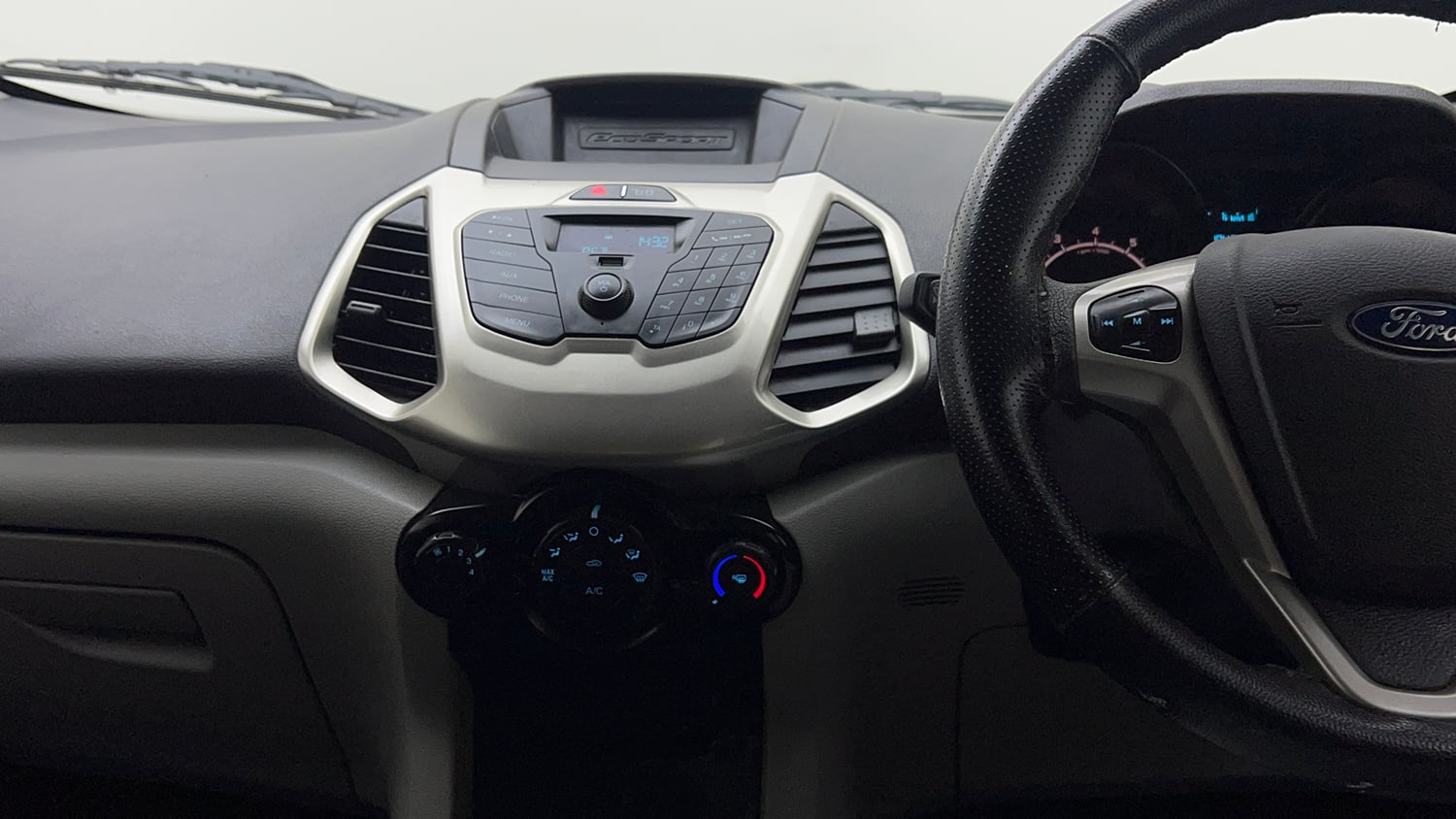 Used 2016 Ford EcoSport Trend 1.5L Ti-VCT Petrol Manual interior MUSIC SYSTEM & AC CONTROL VIEW