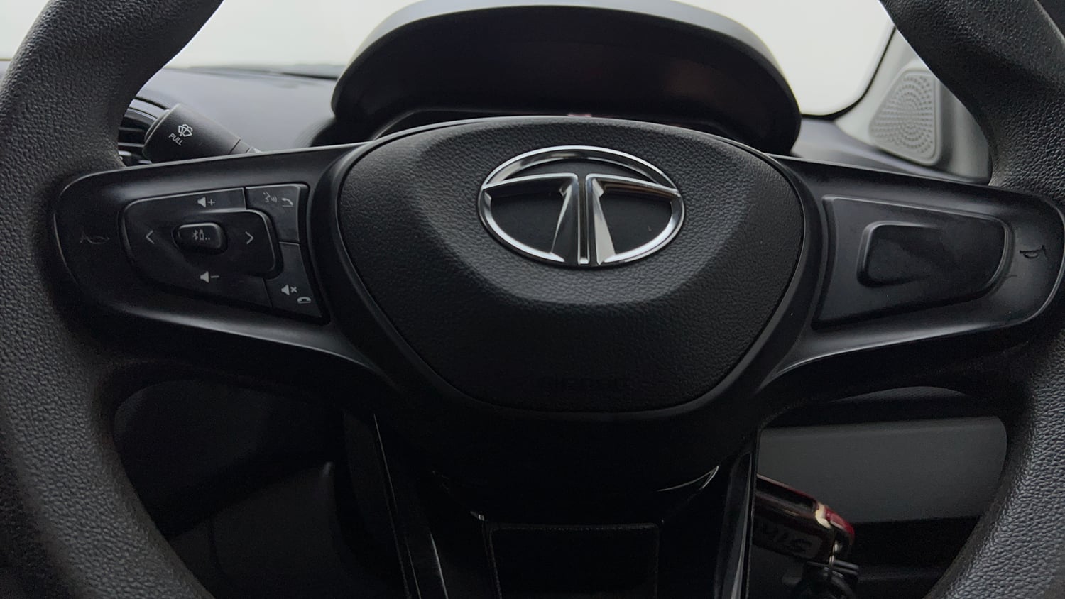 Used 2022 Tata Tiago XT Petrol Manual top_features Steering mounted controls