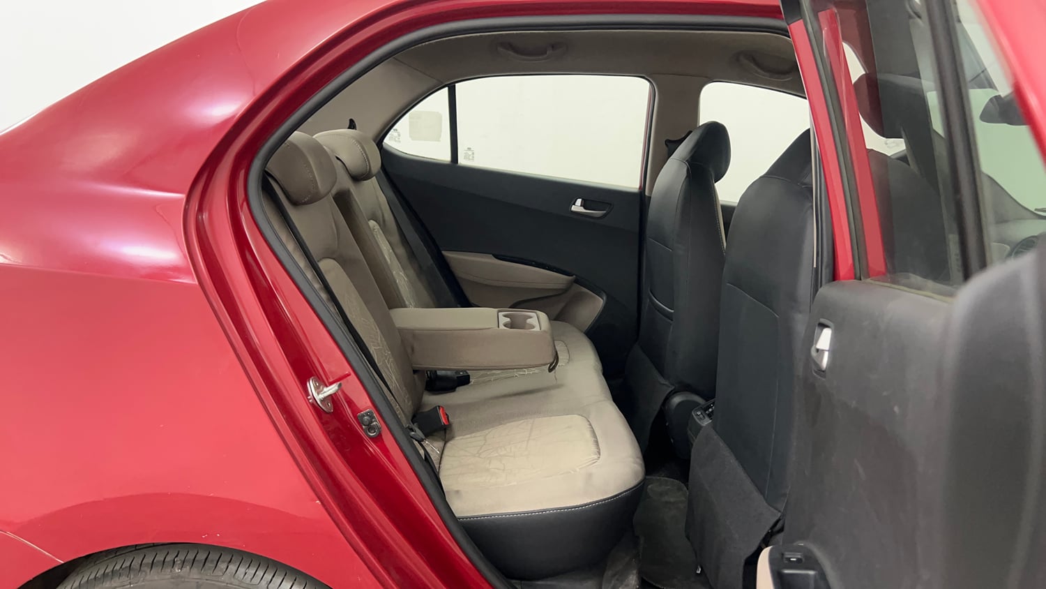 Used 2016 Hyundai Xcent SX 1.2 (O) Petrol Manual interior RIGHT SIDE REAR DOOR CABIN VIEW