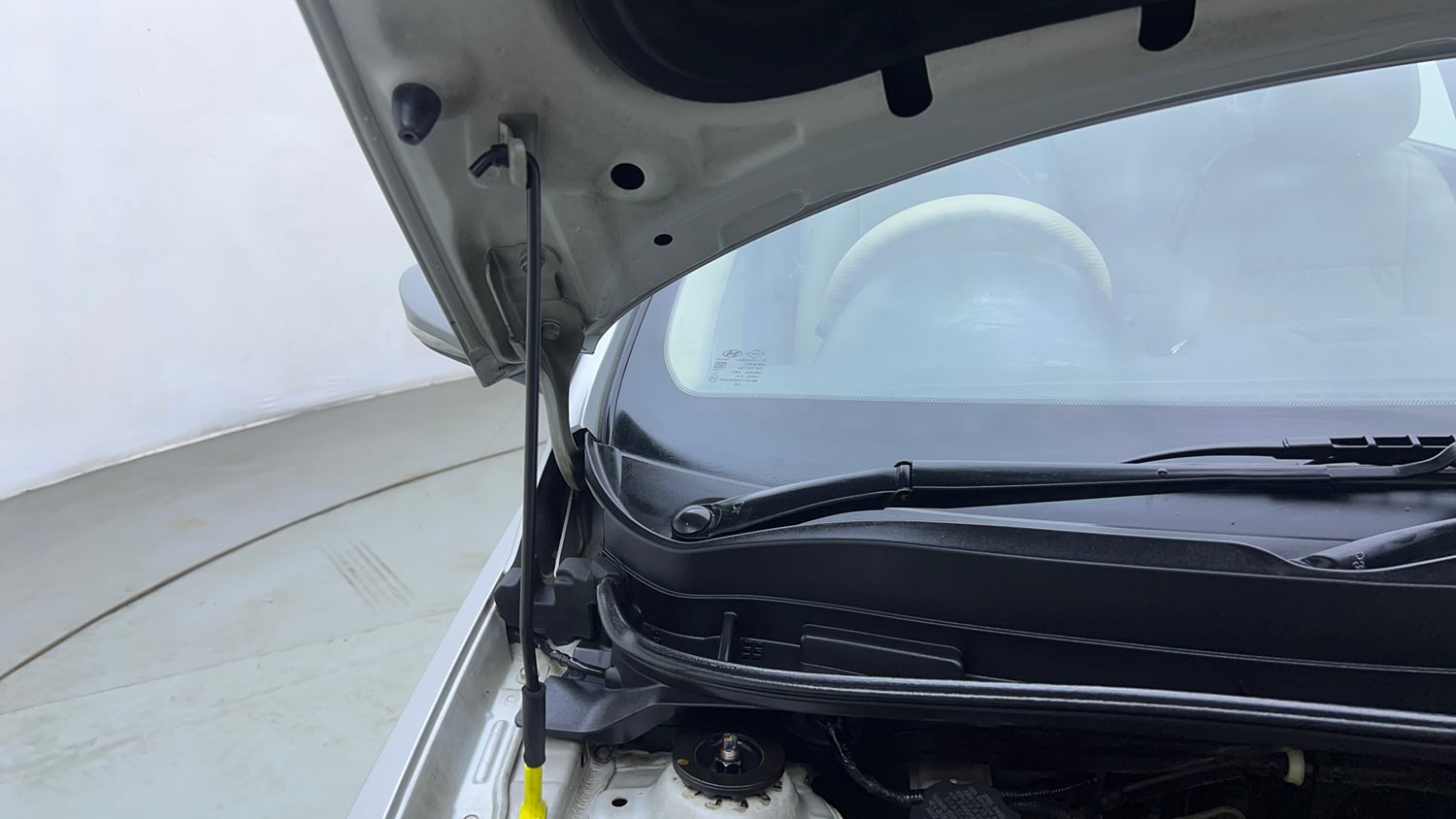 Used 2016 Hyundai Verna 1.6 VTVT SX Petrol Manual engine ENGINE RIGHT SIDE HINGE & APRON VIEW