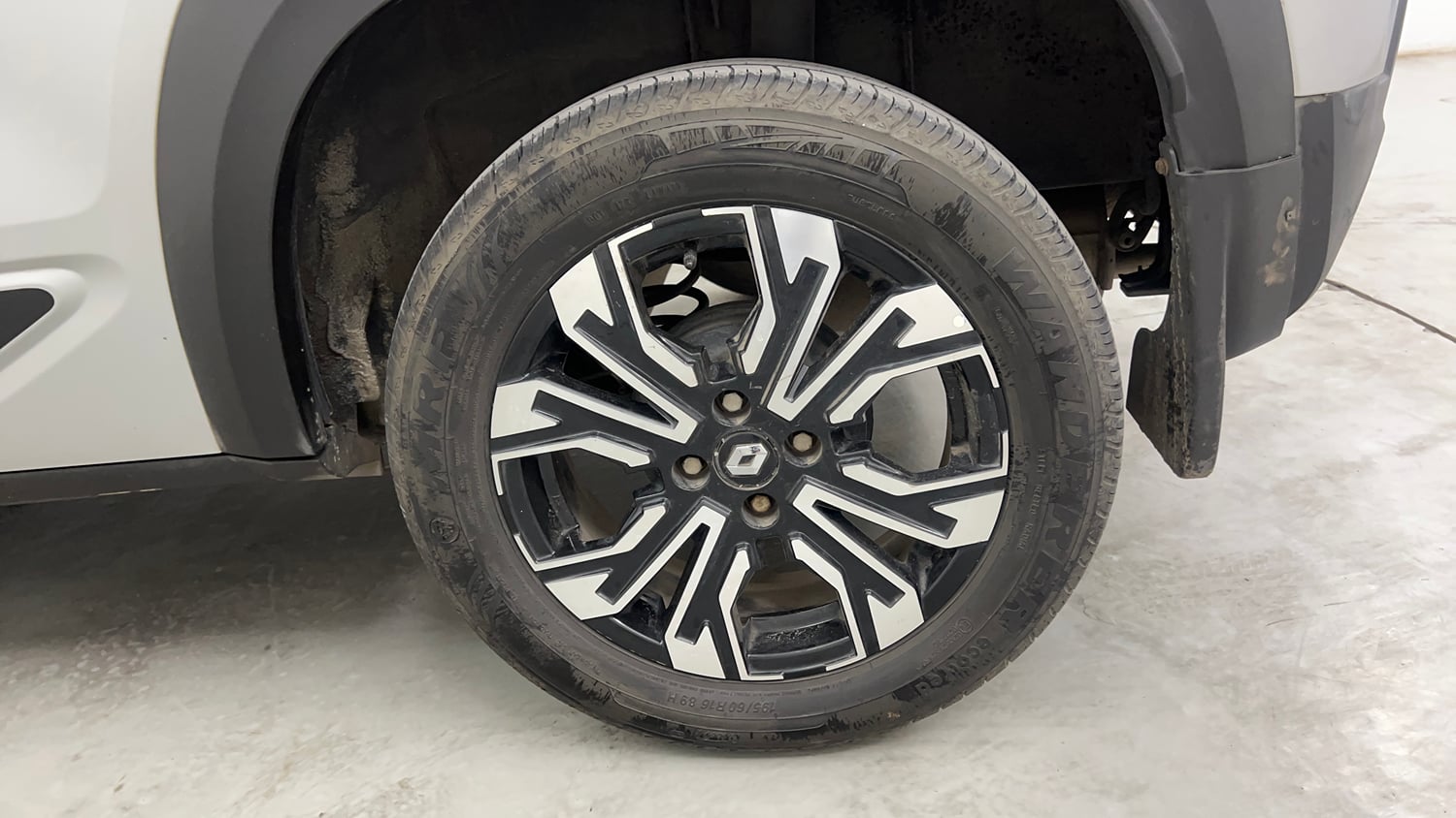 Used 2021 Renault Kiger RXZ MT Petrol Manual tyres LEFT REAR TYRE RIM VIEW