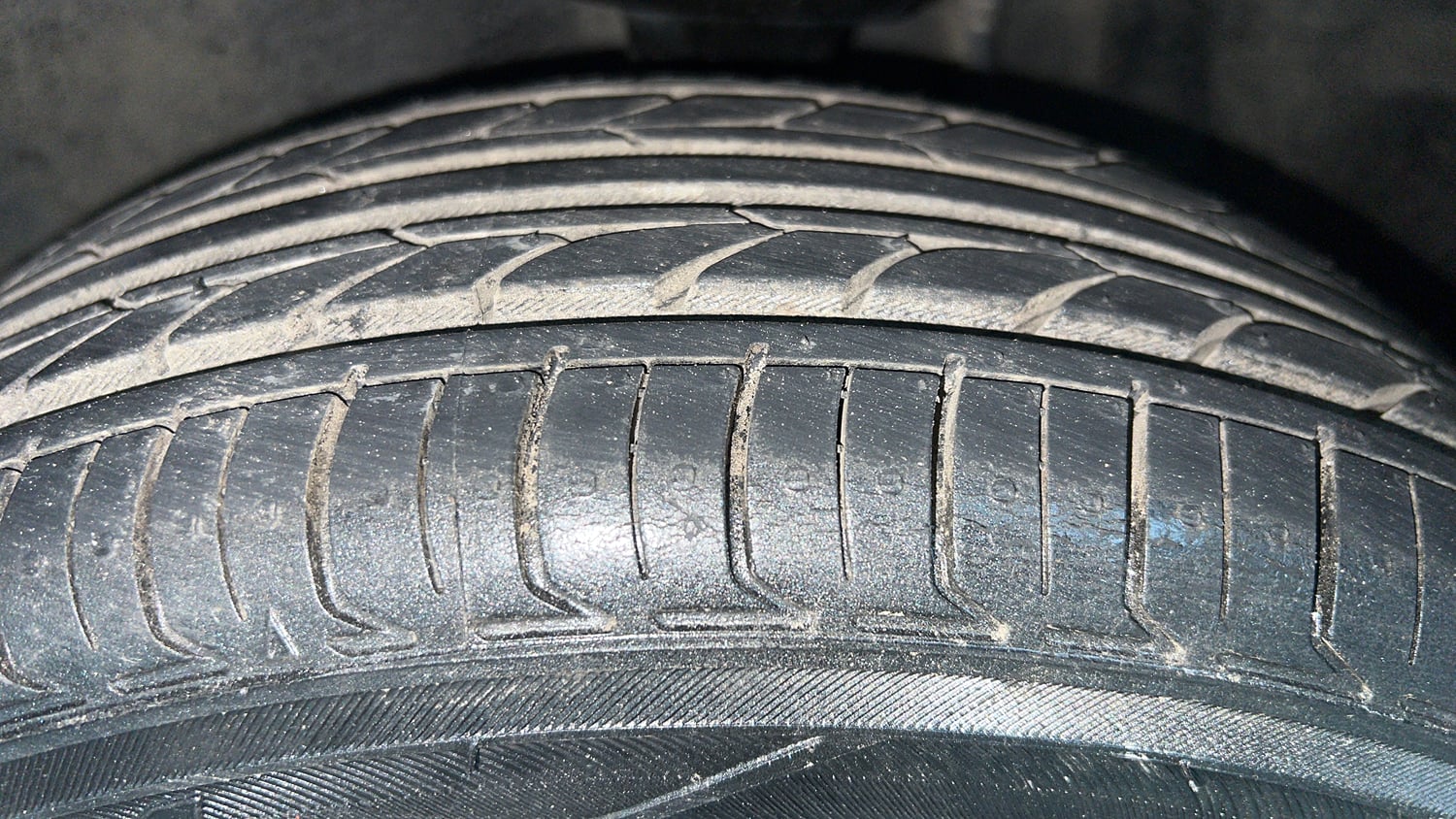 Used 2017 maruti-suzuki Alto K10 VXi (O) AMT Petrol Automatic tyres LEFT FRONT TYRE TREAD VIEW
