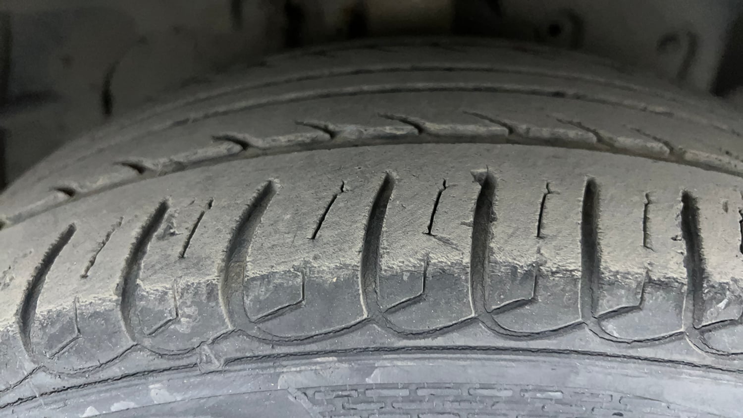 Used 2016 Ford EcoSport Titanium 1.5L Ti-VCT AT Petrol Automatic tyres RIGHT FRONT TYRE TREAD VIEW