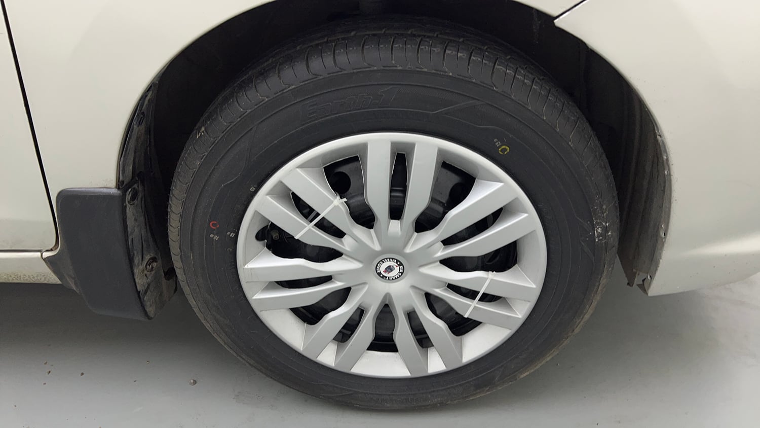 Used 2017 Maruti Suzuki Celerio VXi Petrol Manual tyres RIGHT FRONT TYRE RIM VIEW