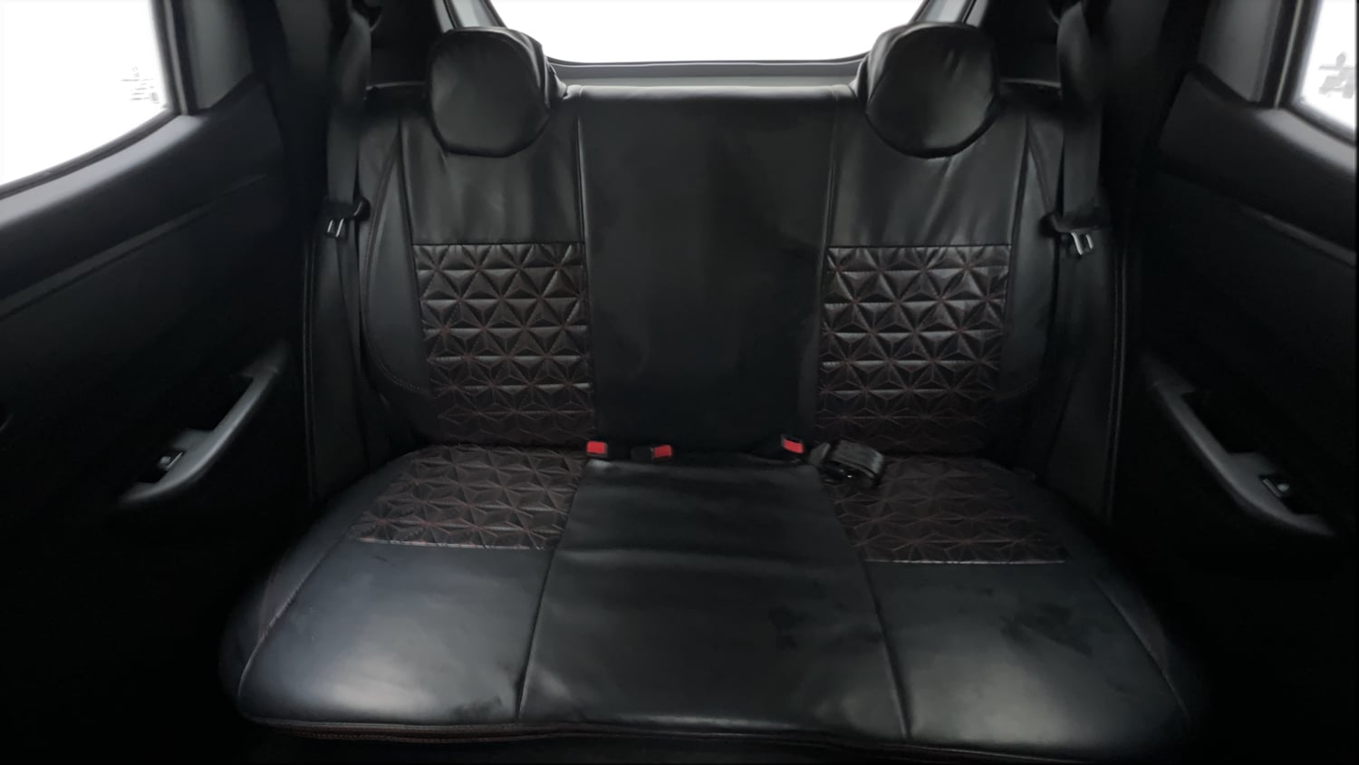 Used 2022 Renault Kwid RXT 1.0 (O) Petrol Manual interior REAR SEAT CONDITION VIEW