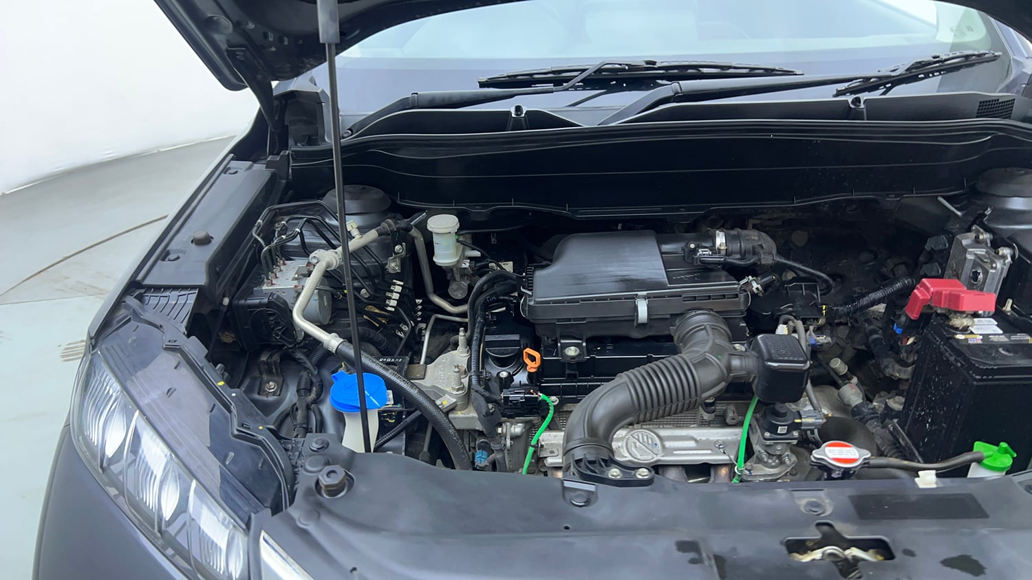 Used 2023 Maruti Suzuki Grand Vitara Delta Smart Hybrid AT Petrol Automatic engine ENGINE RIGHT SIDE VIEW