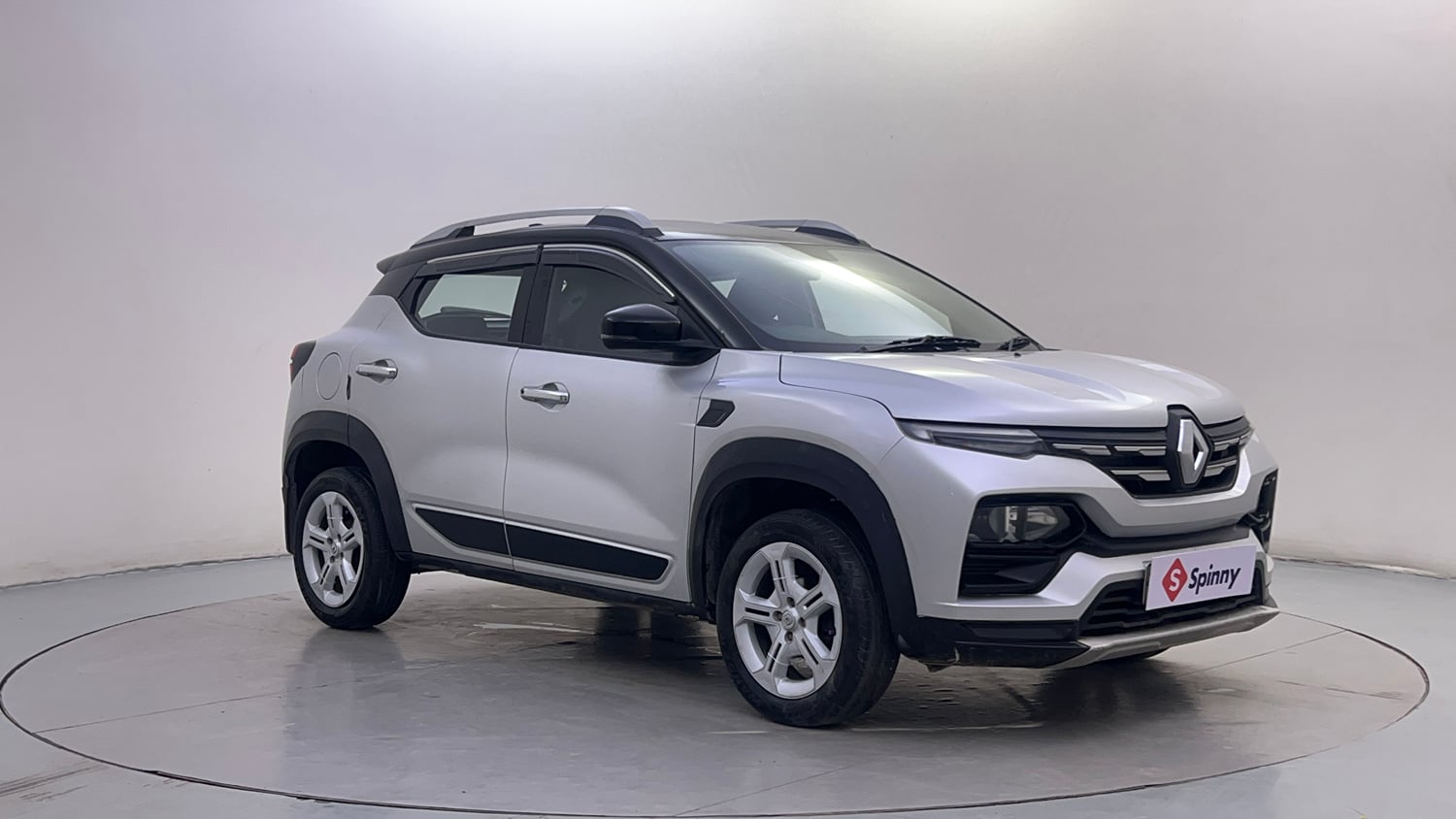 Used 2021 Renault Kiger RXT 1.0 Turbo MT Dual Tone Petrol Manual exterior RIGHT FRONT CORNER VIEW