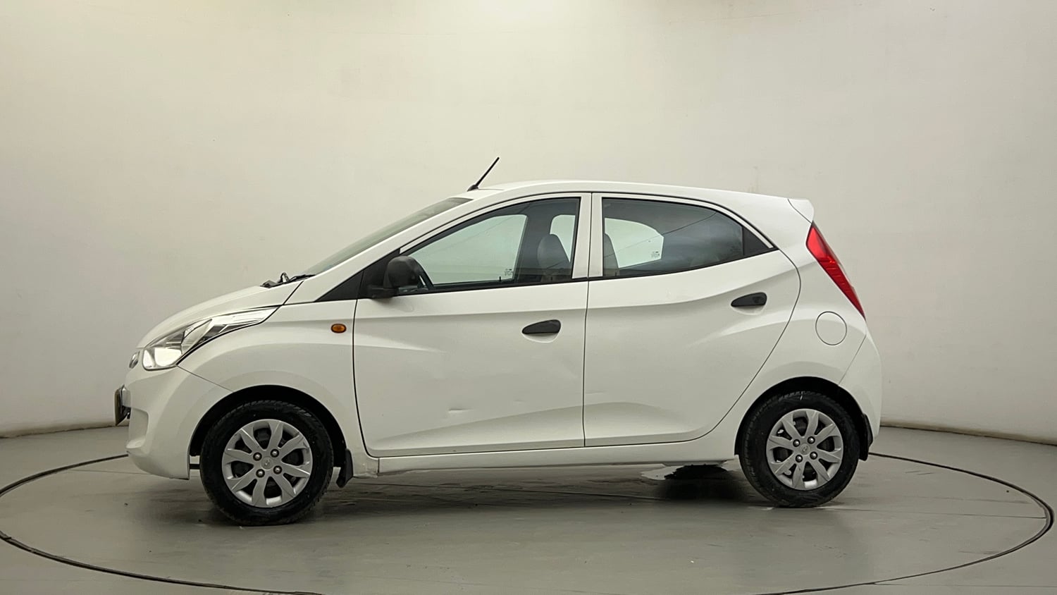 Used 2017 Hyundai Eon Magna + Petrol Manual exterior LEFT SIDE VIEW