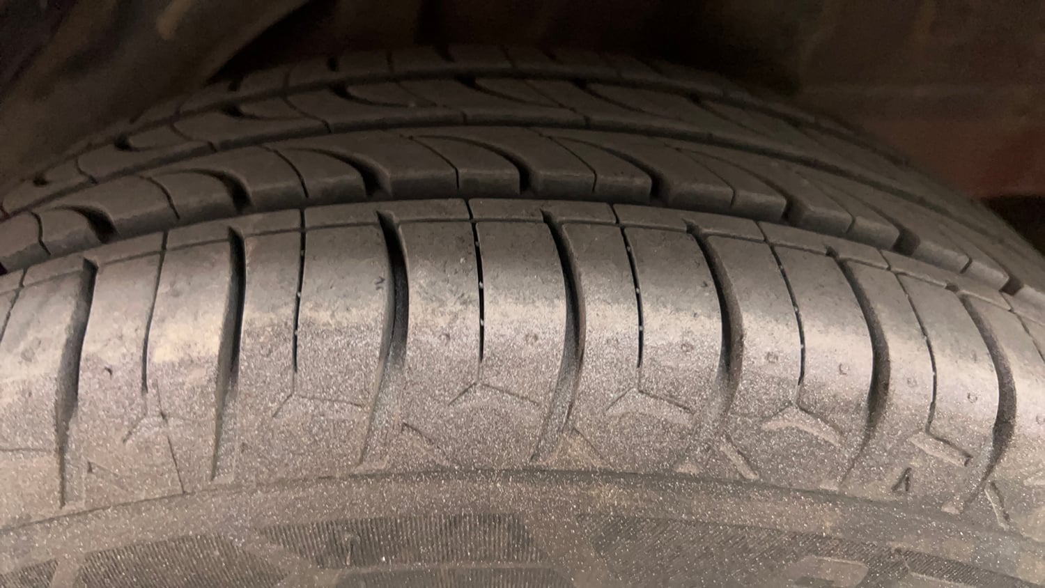 Used 2014 Honda Brio EX MT Petrol Manual tyres LEFT REAR TYRE TREAD VIEW