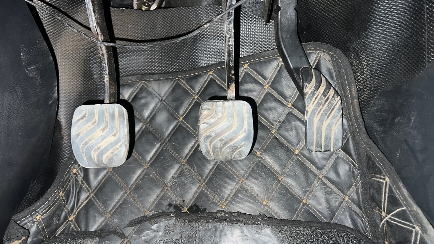 Used 2022 Nissan Magnite XV Executive Petrol Manual interior PEDALS VIEW