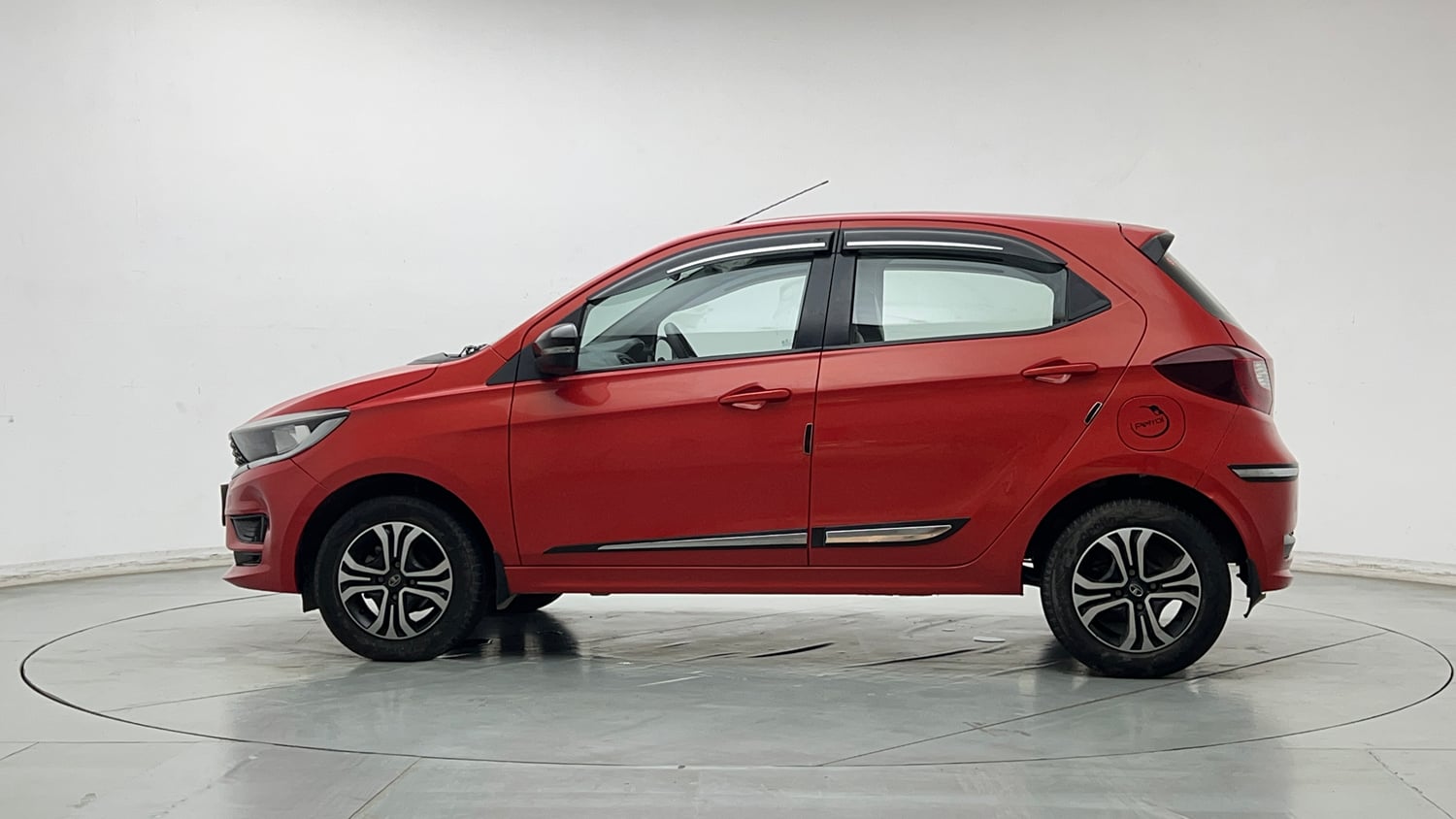 Used 2022 Tata Tiago XT Petrol Manual exterior LEFT SIDE VIEW