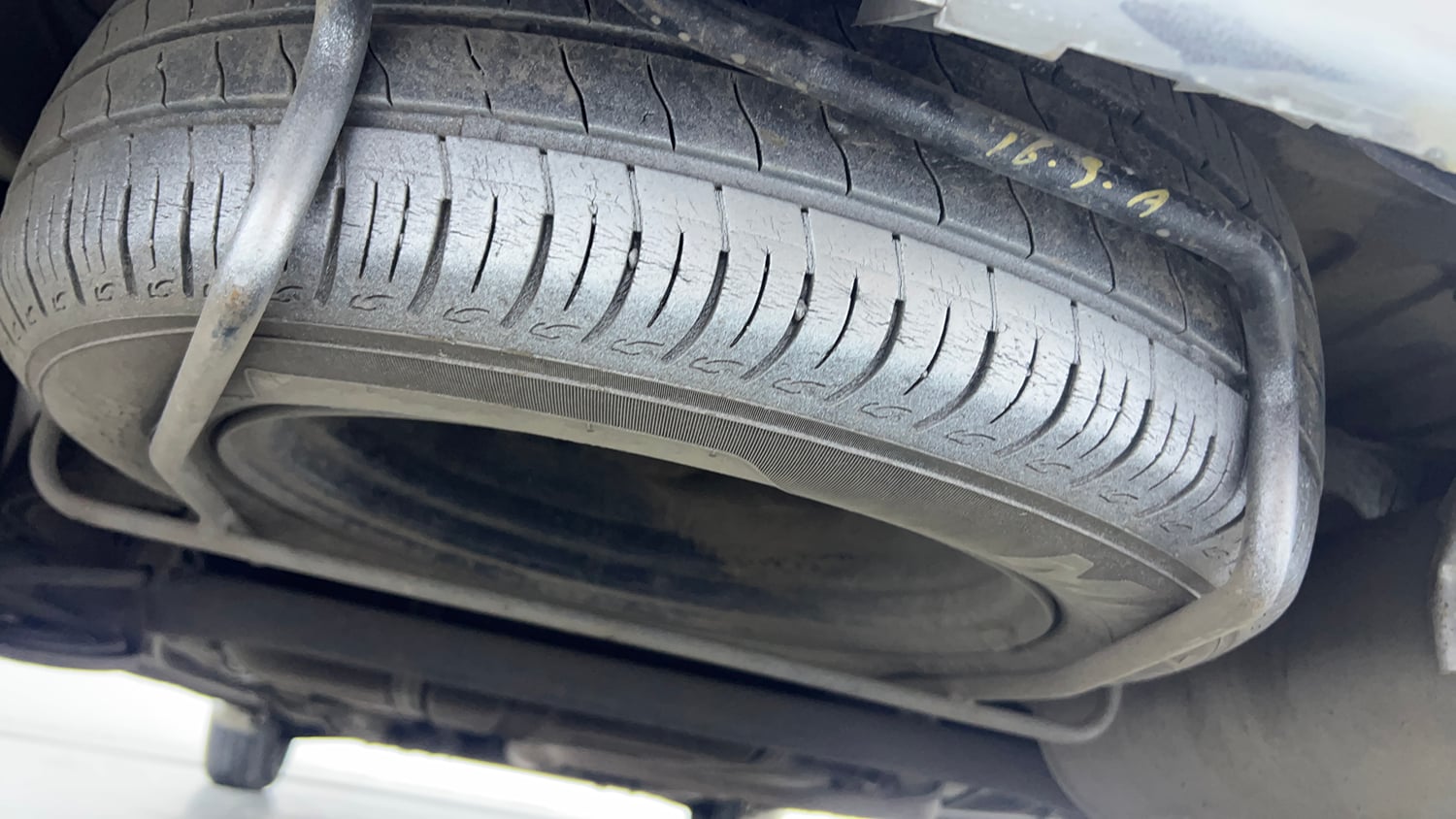 Used 2015 Maruti Suzuki Ertiga Vxi Petrol Manual tyres SPARE TYRE VIEW