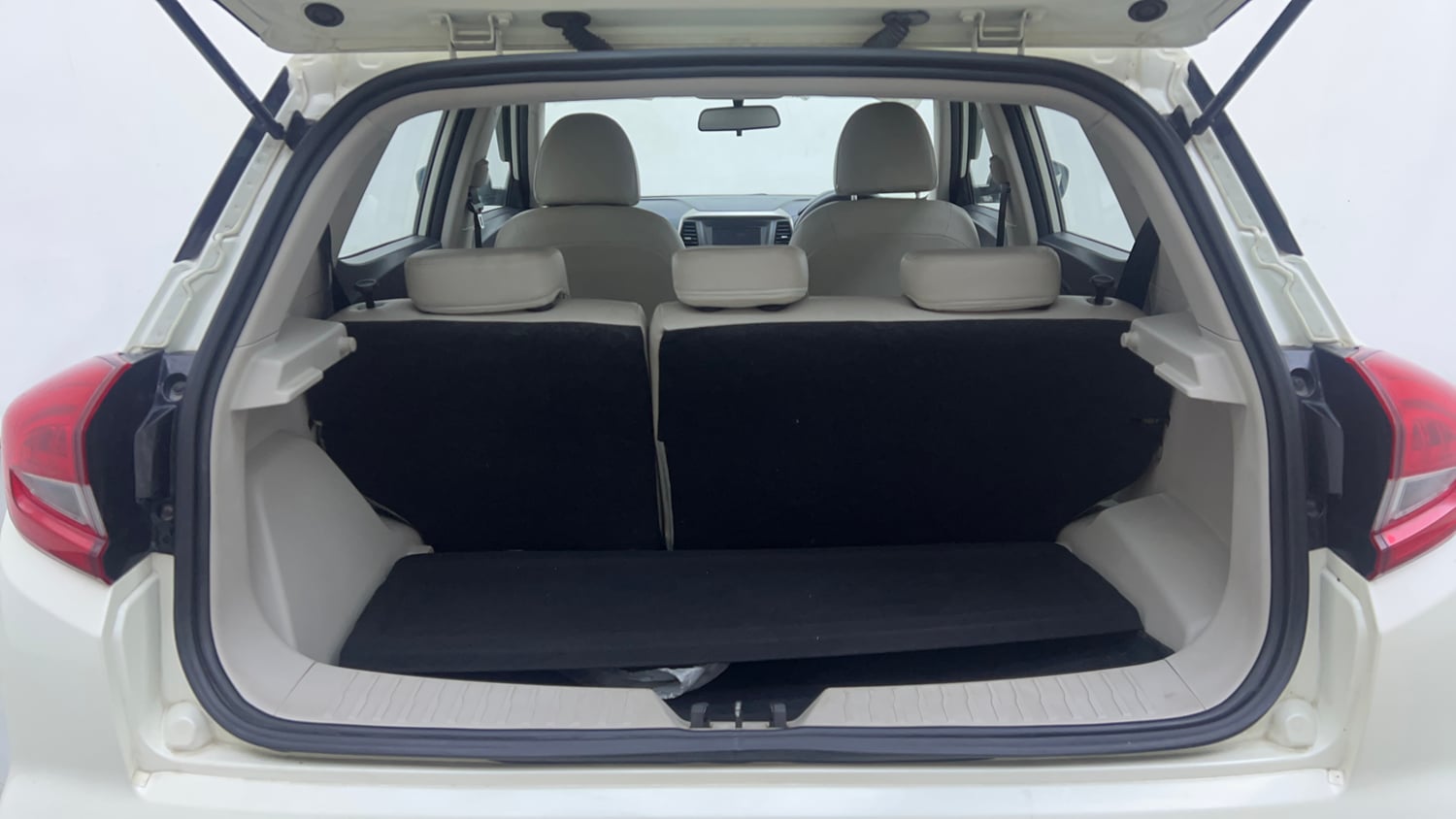 Used 2021 Mahindra XUV 300 W6 1.2 Petrol Petrol Manual interior DICKY INSIDE VIEW